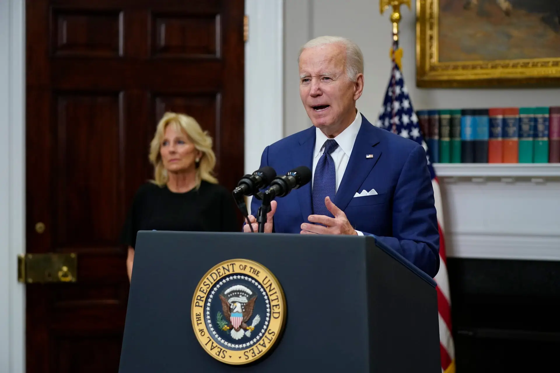 Biden lamenta tragédia na escola do Texas e reabre debate sobre lei do porte de armas nos EUA