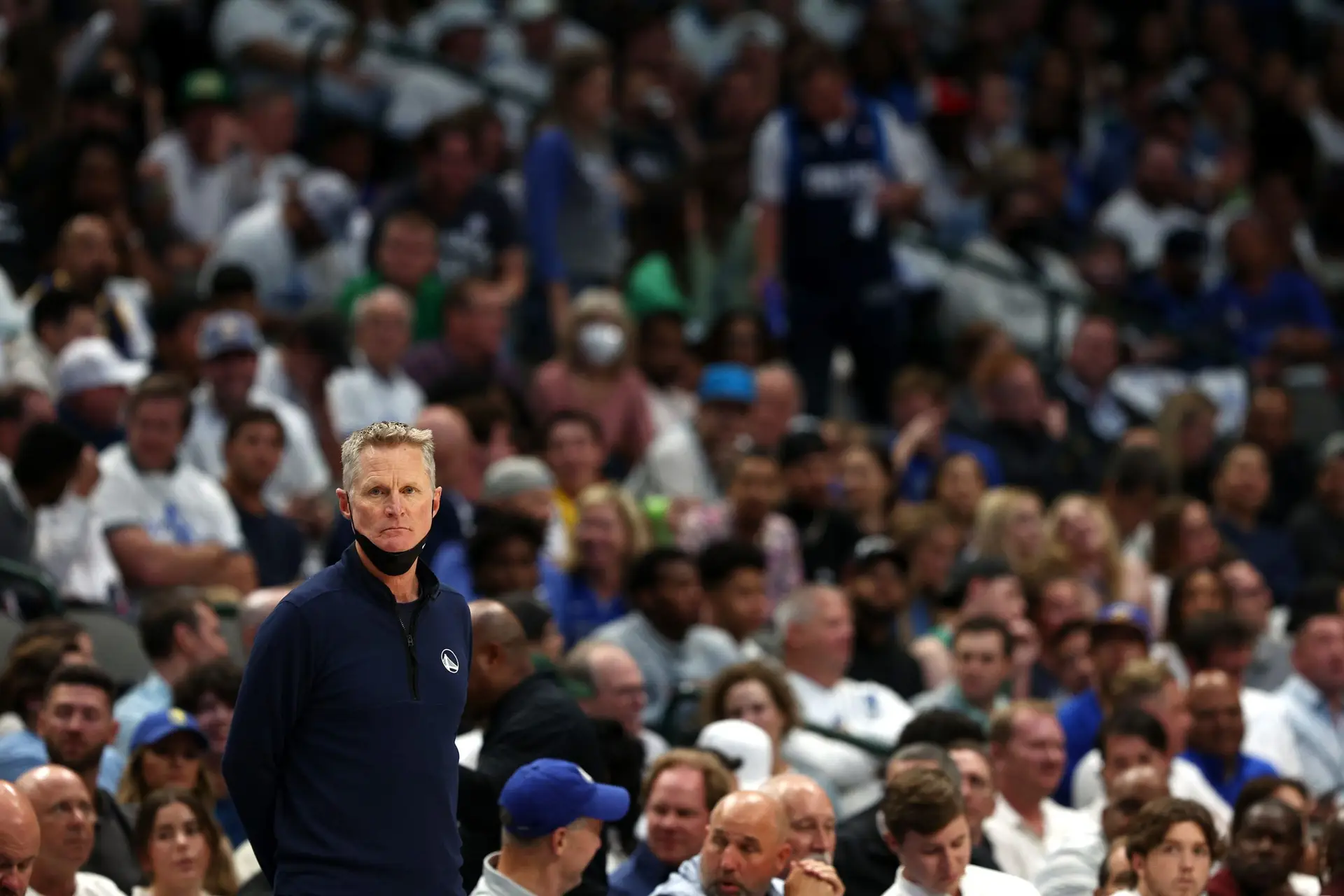 “Estou farto”: treinador da NBA emociona-se ao falar do tiroteio no Texas 