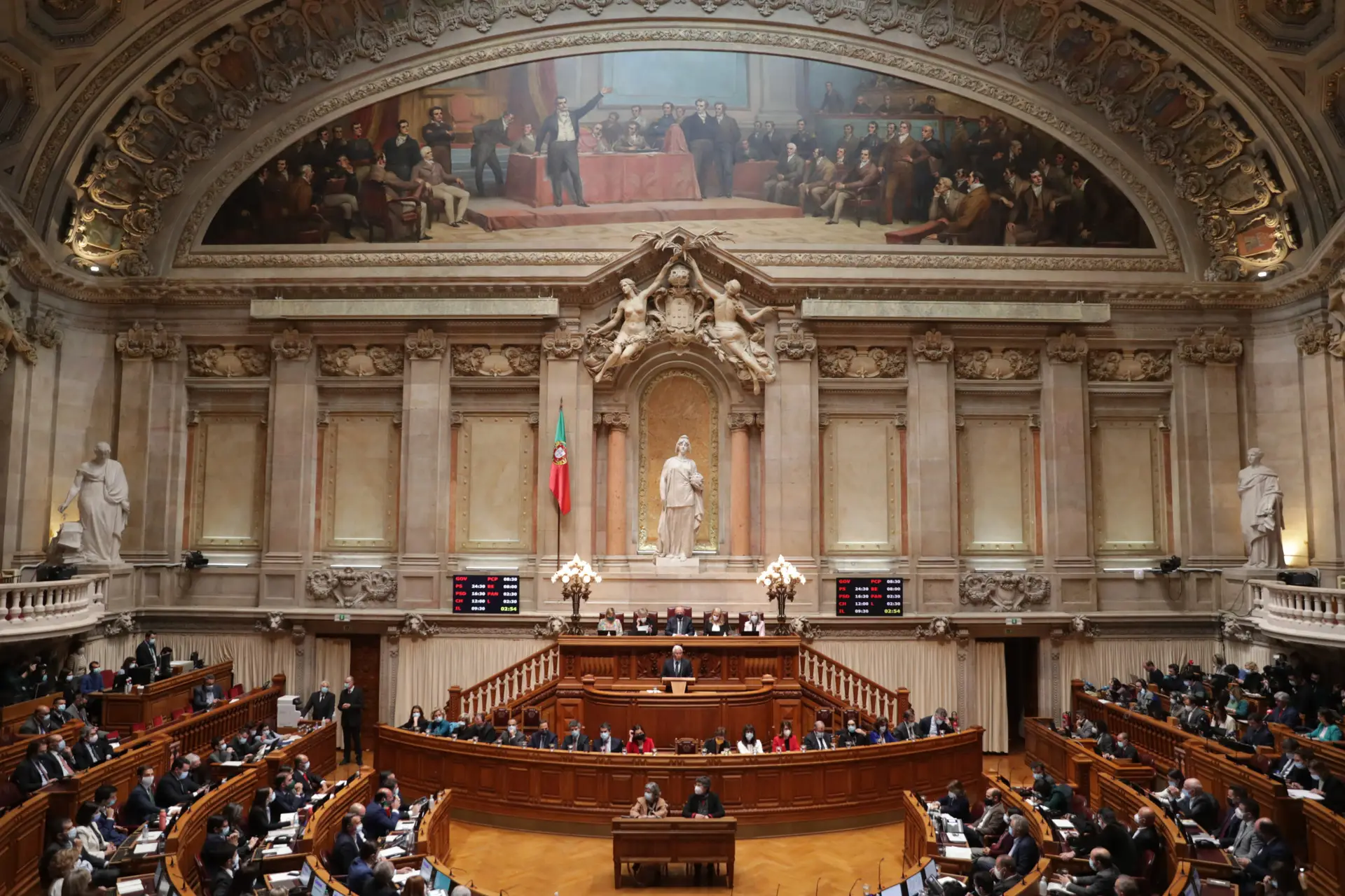 PS muda voto e proposta da IL que altera regras de atribuição de bolsas de estudo