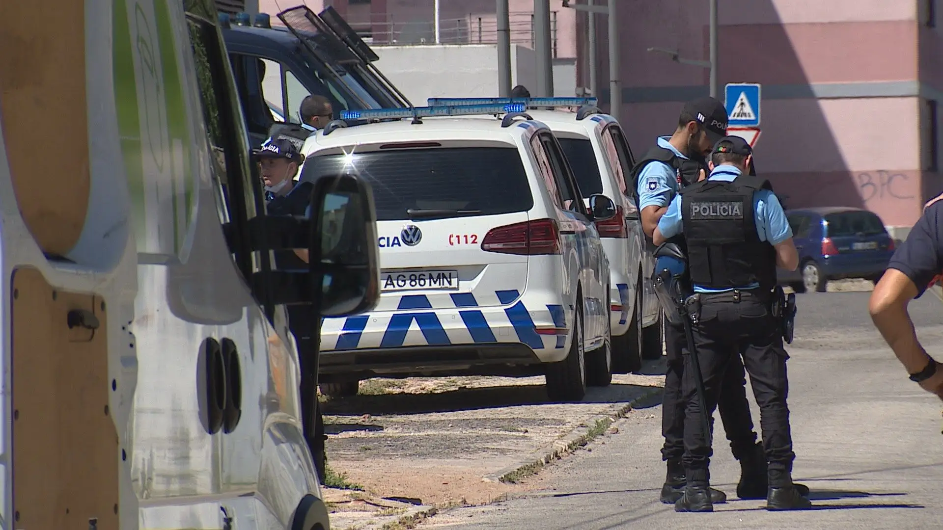 Moradores e PSP em confrontos no bairro Padre Cruz