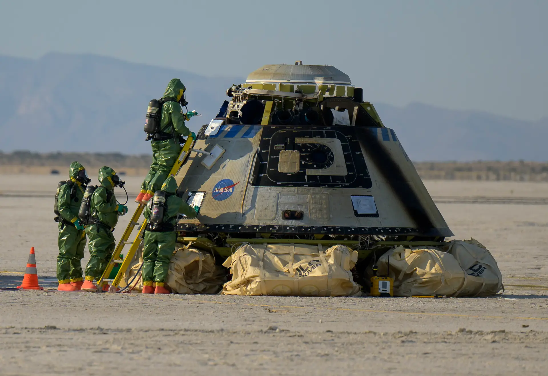 Cápsula espacial da Boeing aterra com sucesso no deserto do Novo México