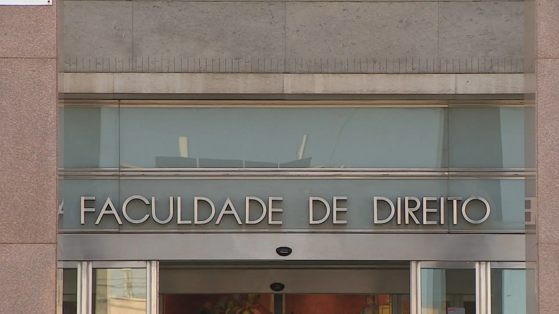 Gabinete de apoio às vítimas de assédio na Faculdade de Direito já está a funcionar 