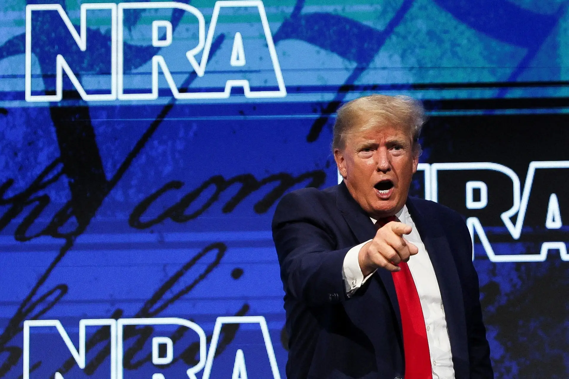 Donald Trump critica “esforços grotescos” para controlar venda de armas nos EUA