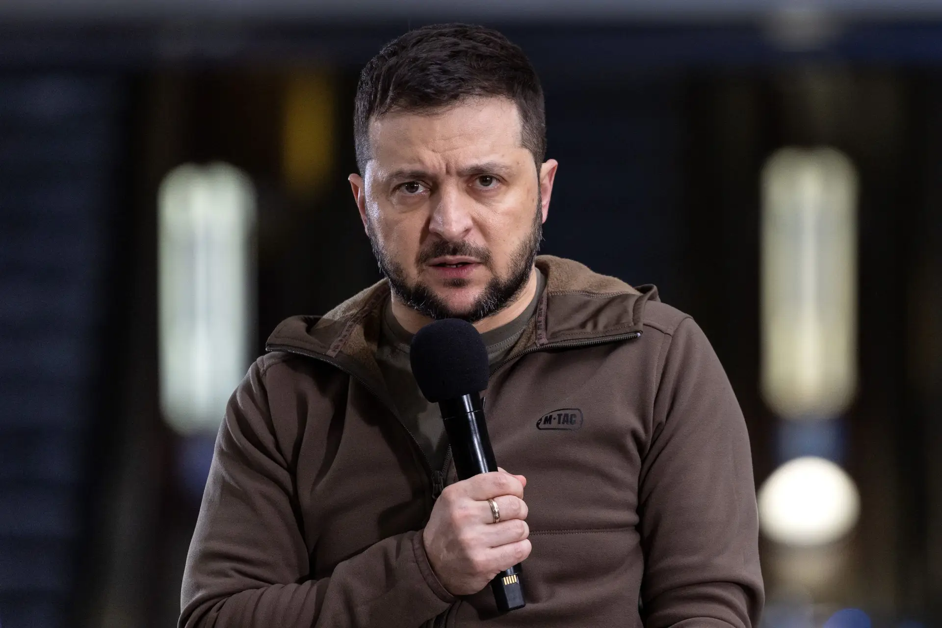 Zelensky queixa-se da demora da UE em aprovar novas sanções à Rússia