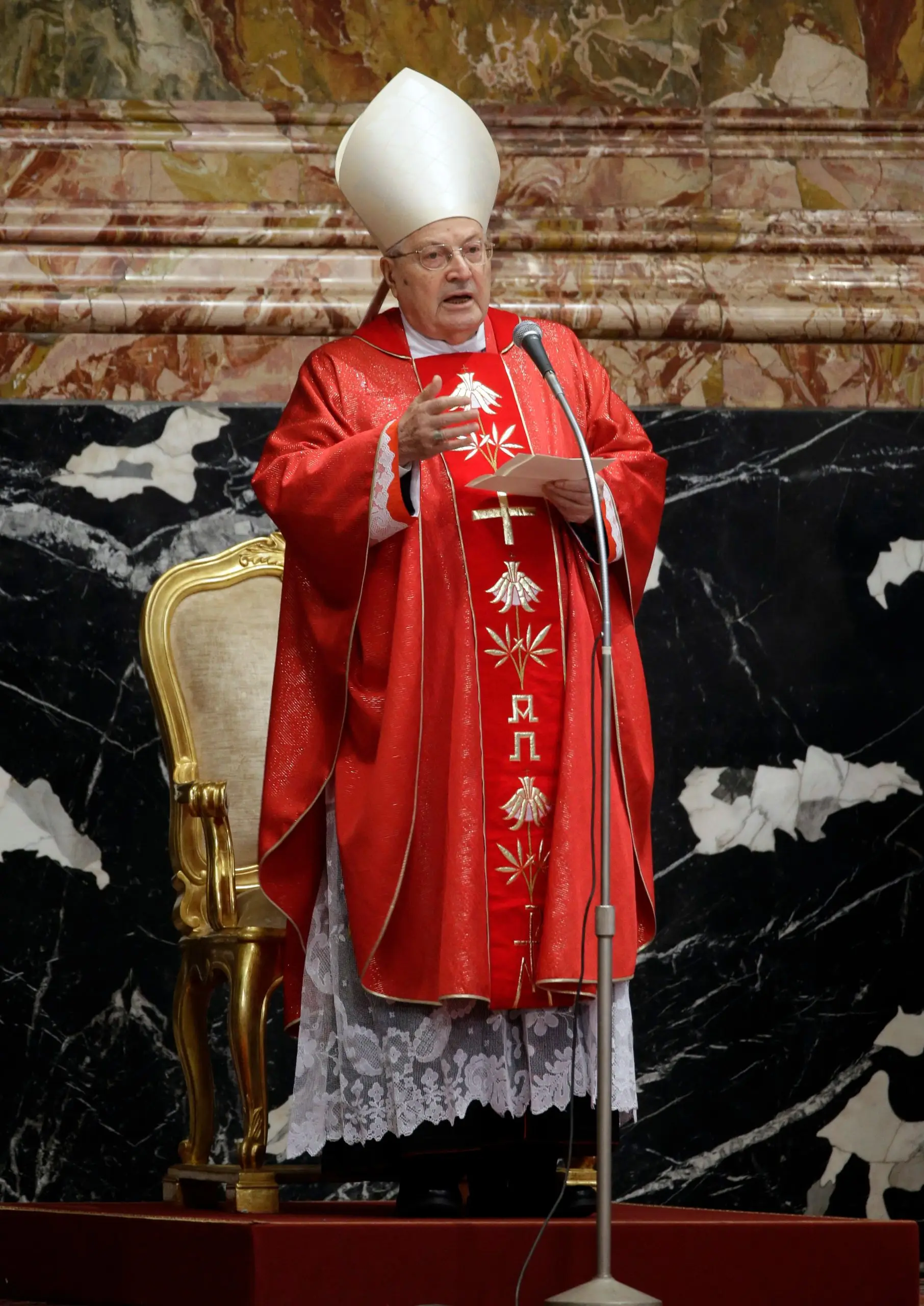 Morreu o cardeal Angelo Sodano, antigo chefe da diplomacia do Vaticano