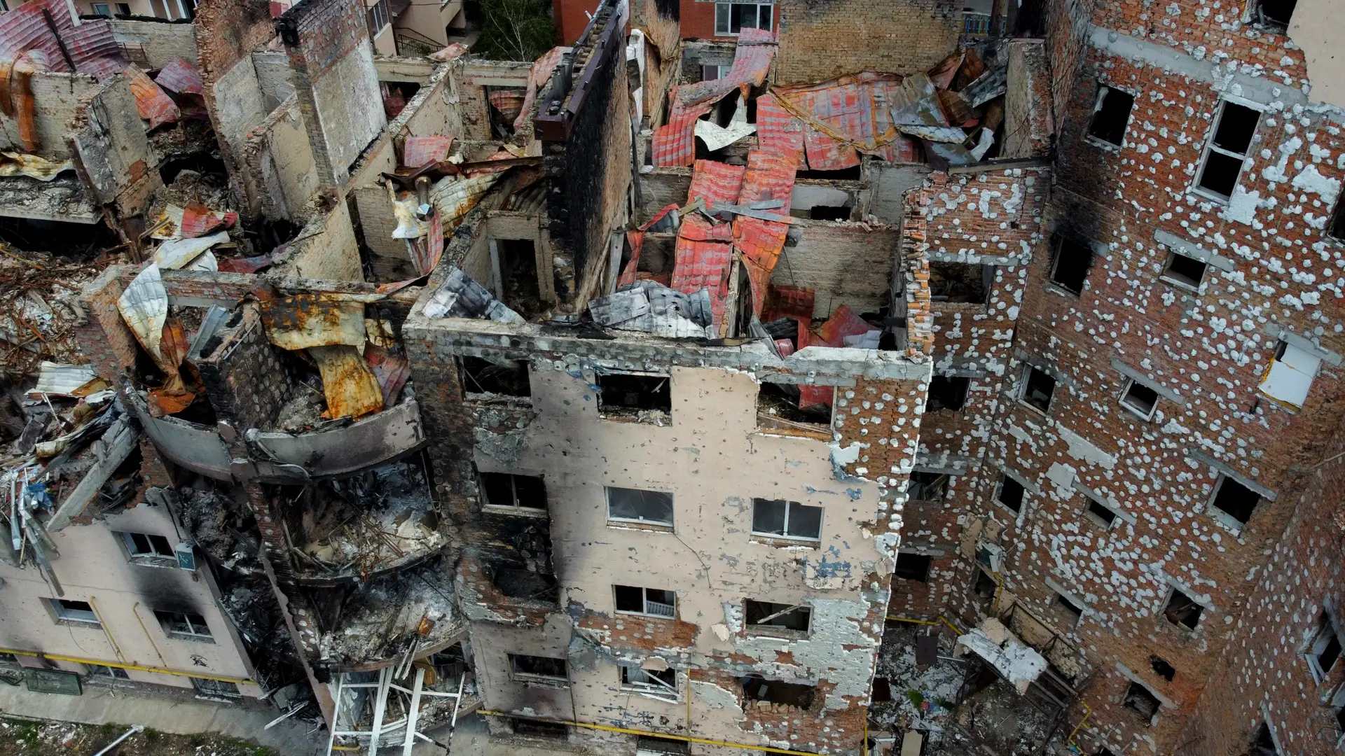 O regresso às cidades que travaram o avanço dos russos até a Kiev: cerca de 26 mil casas estão destruídas