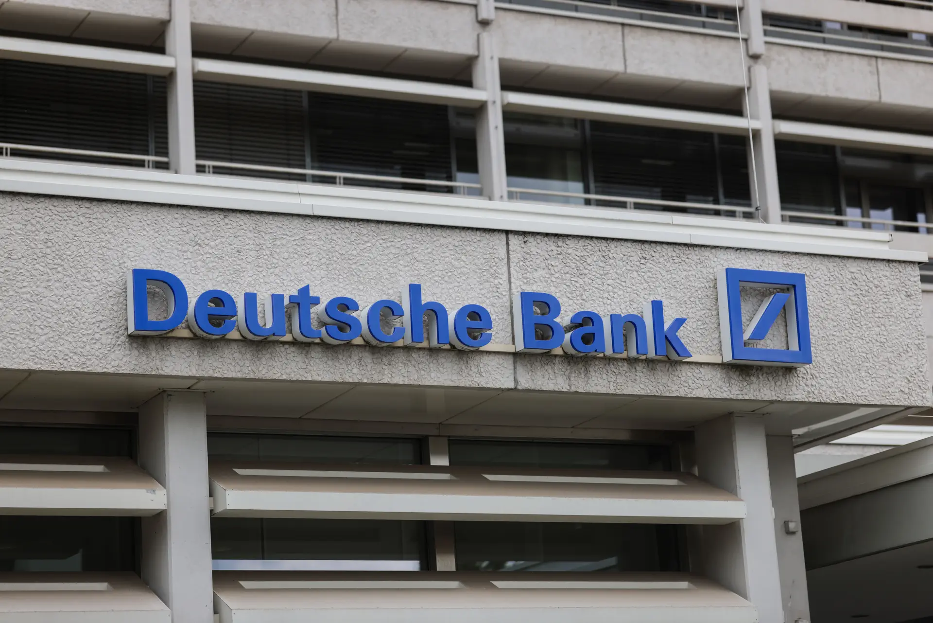 Deutsche Bank alvo de buscas