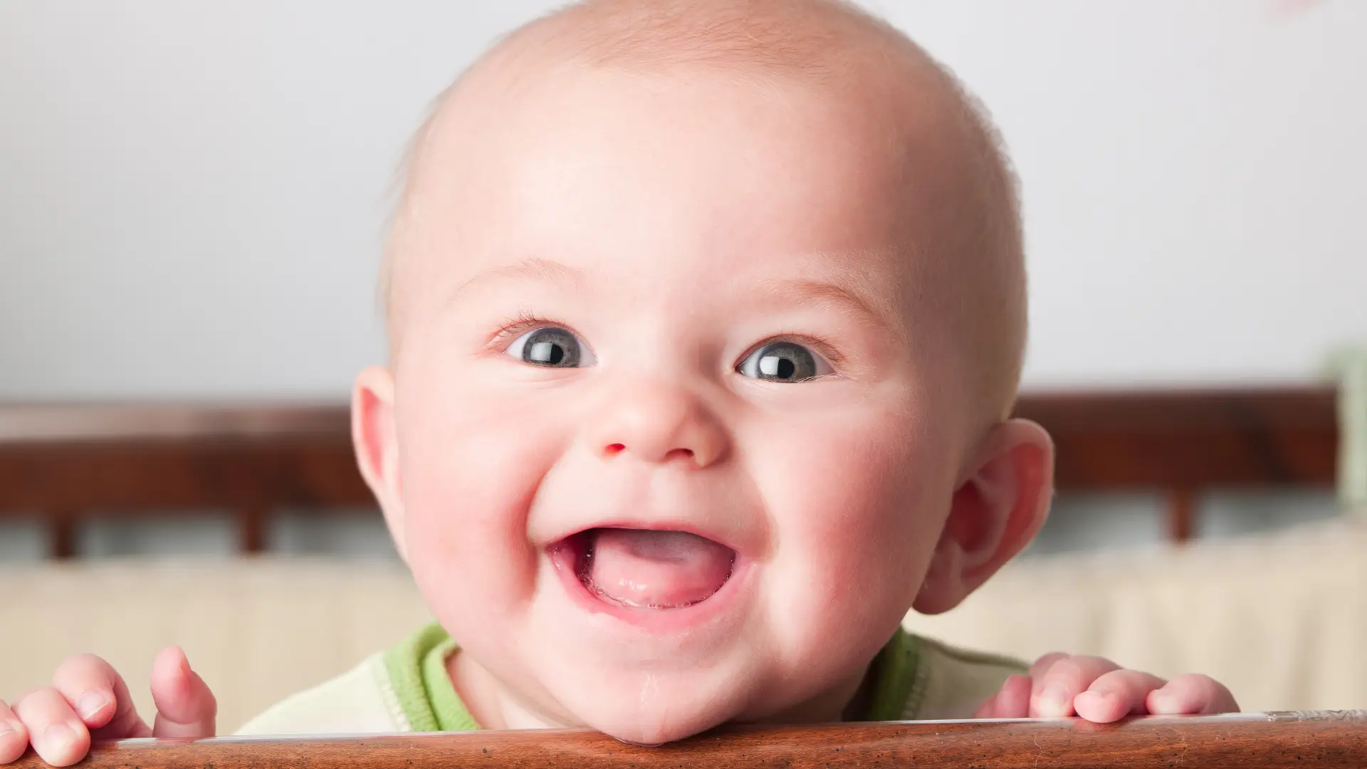 O que faz um bebé feliz e qual a importância do riso