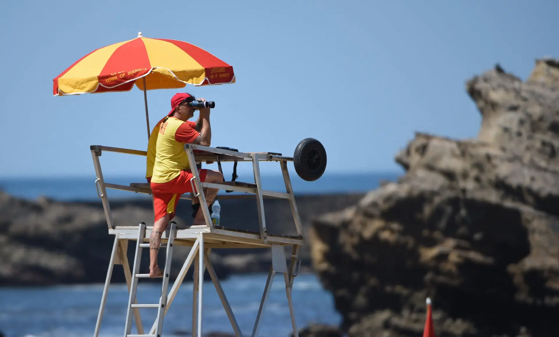 Falta de nadadores-salvadores: “Levam para casa 1.200 euros por mês e mesmo assim não há candidatos”