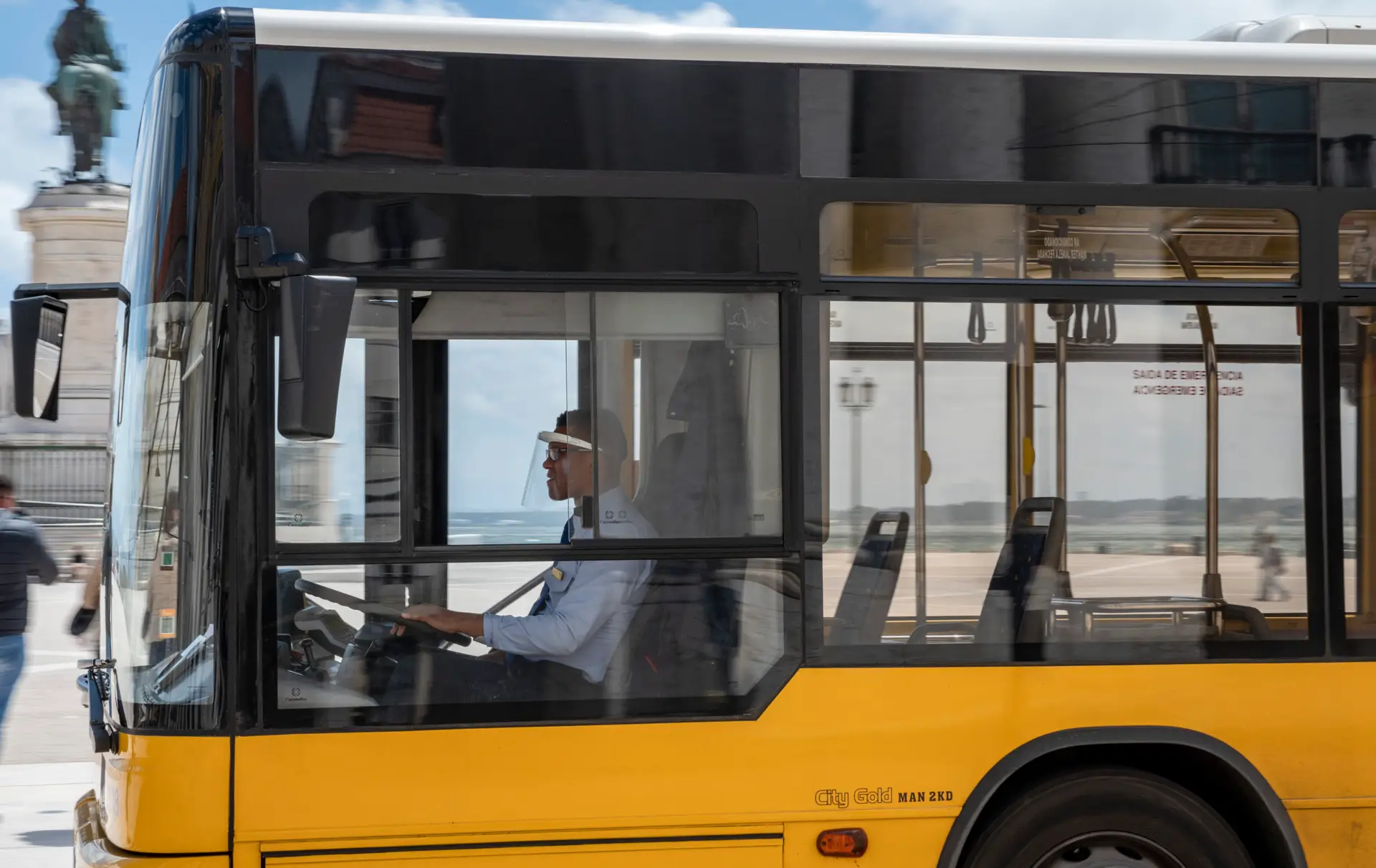 Autocarro apedrejado em Lisboa: Carris pede reunião urgente ao MAI