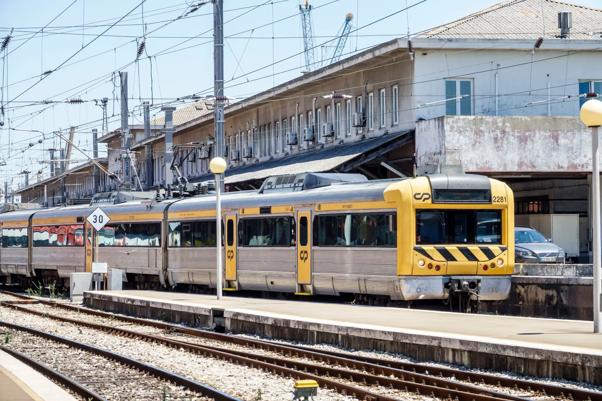 Greve de trabalhadores das bilheteiras da CP com adesão quase total no Porto