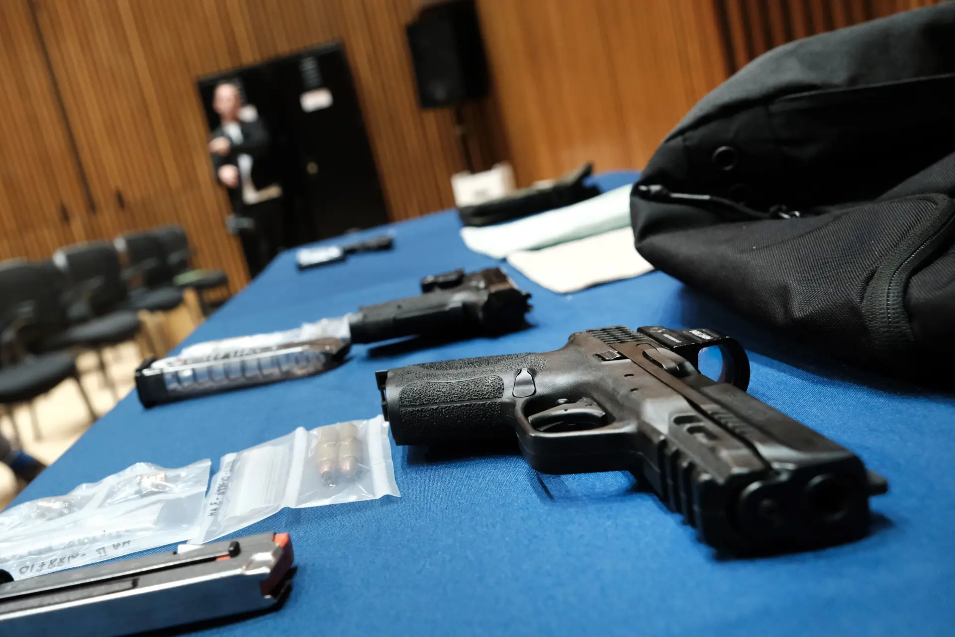Nova Iorque vai aumentar idade mínima para comprar armas semiautomáticas