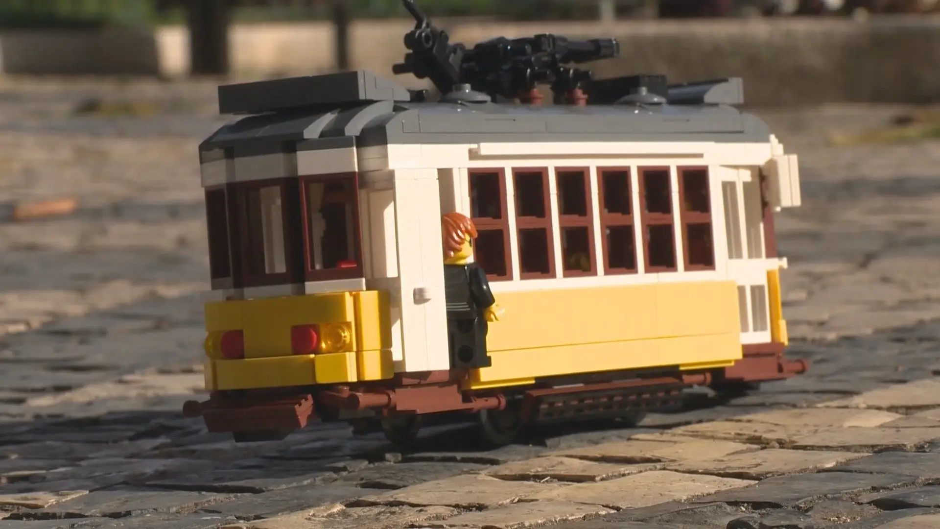 Elétrico 28 da Carris em LEGO pode tornar-se num modelo oficial da marca