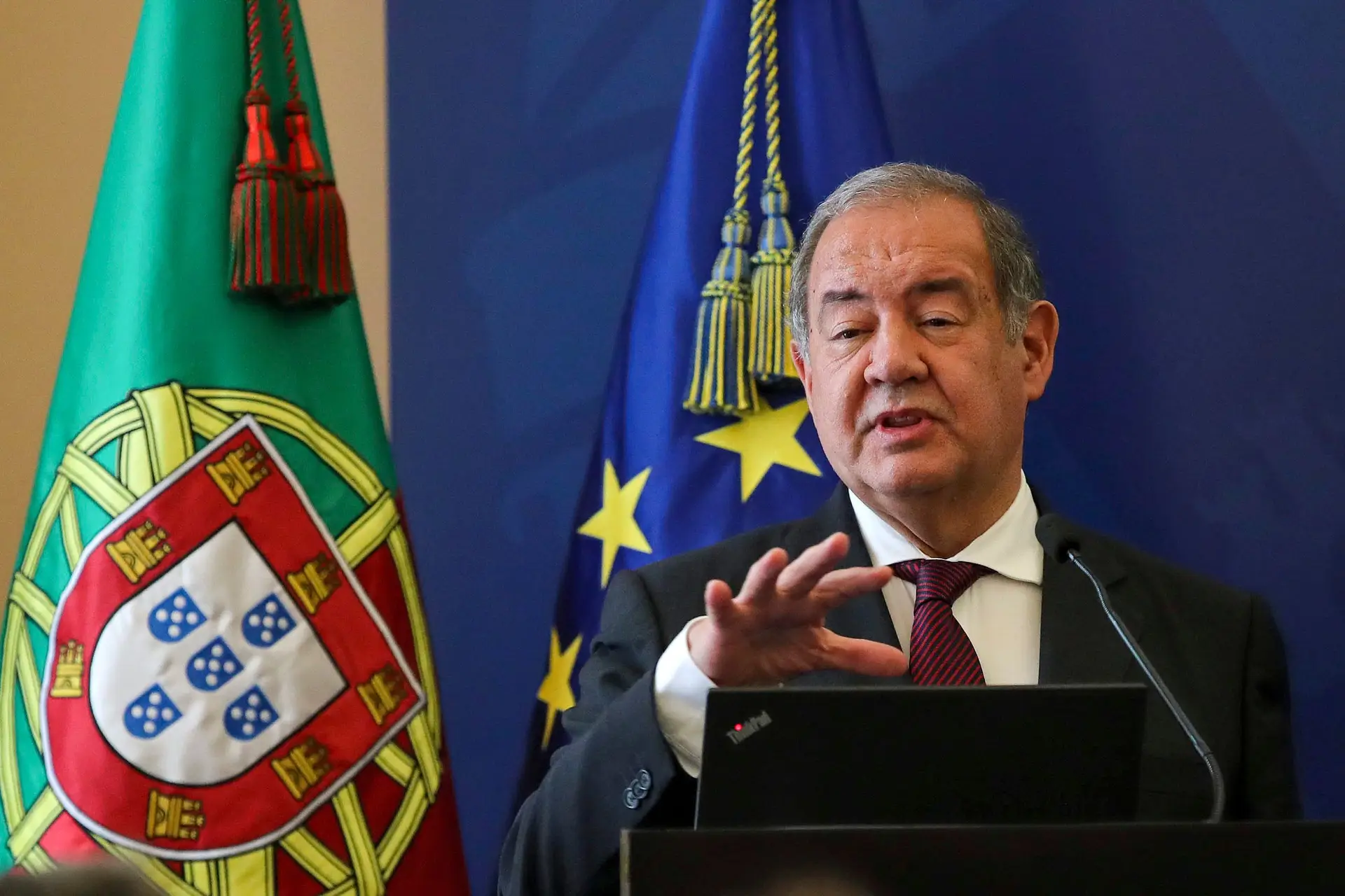 Costa deu “um sinal” de que é necessário “ter salários competitivos”, diz ministro da Economia