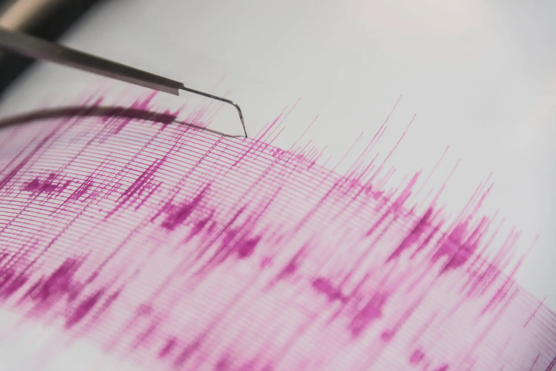 Três sismos de magnitude superior a 5,0 em menos de 25 minutos na ilha do Corvo