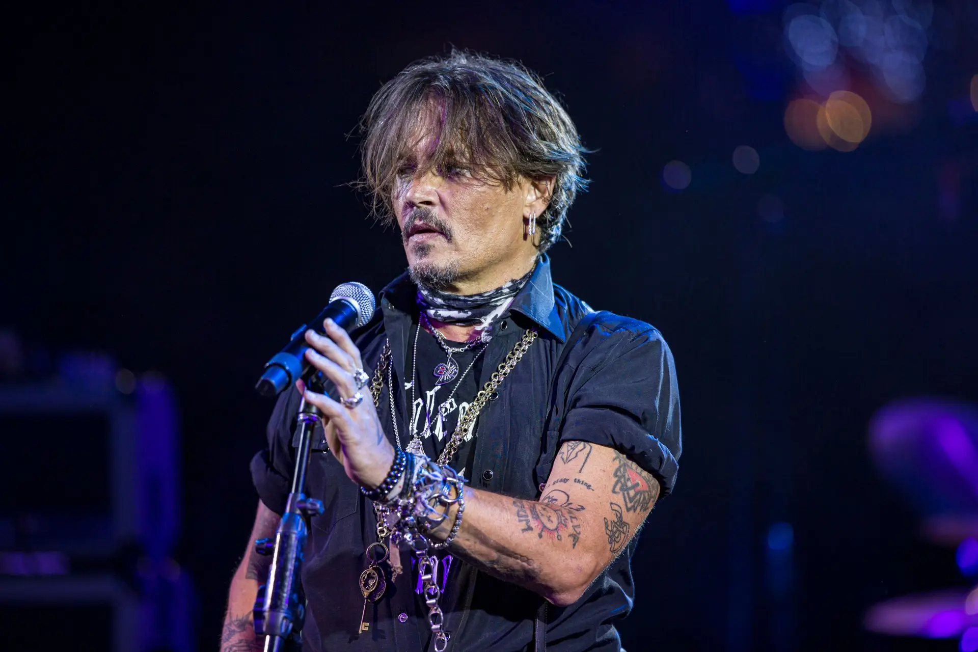 Johnny Depp faz vídeo para agradecer apoio de fãs durante