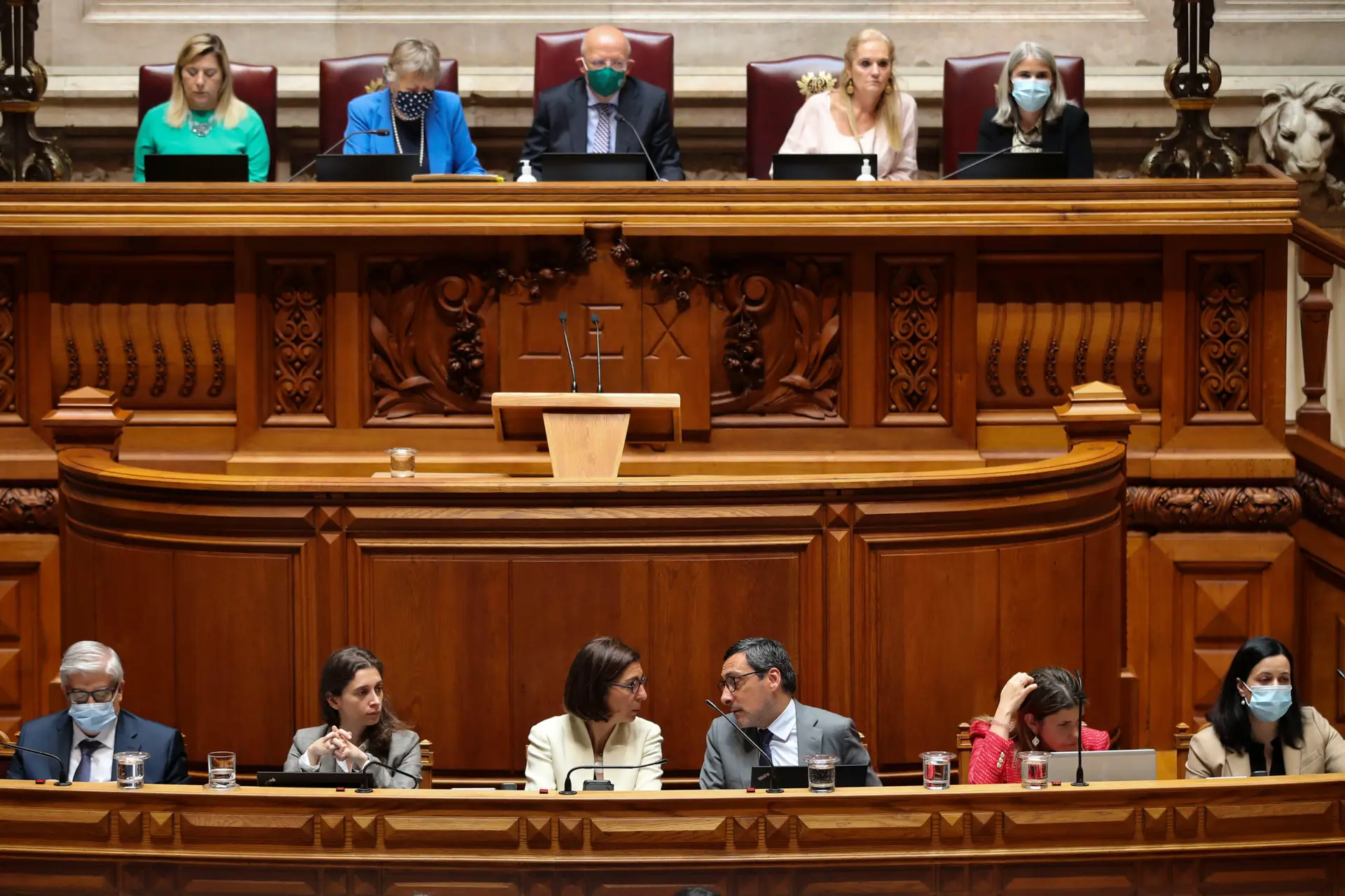 Parlamento português aprova suspensão das relações com parlamentares da Rússia