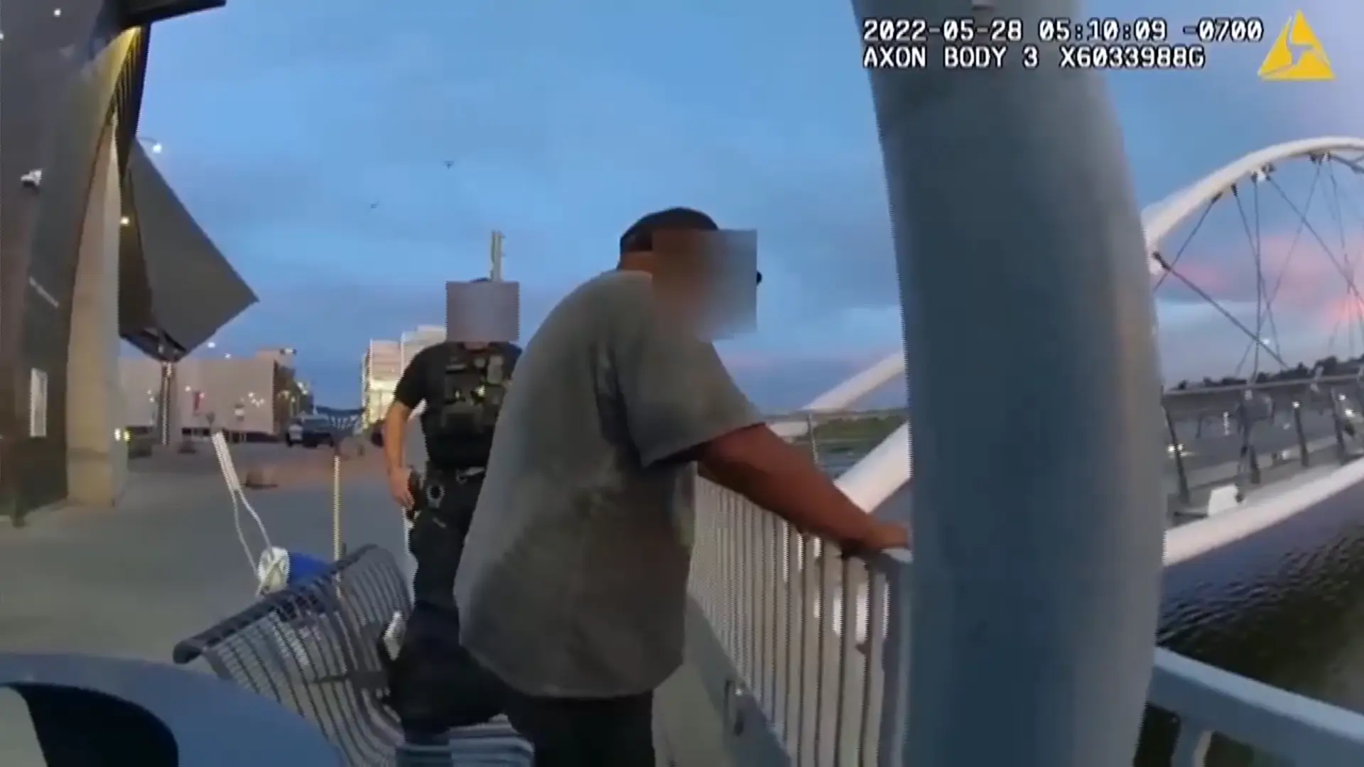 Três polícias do Arizona suspensos após terem deixado homem morrer afogado