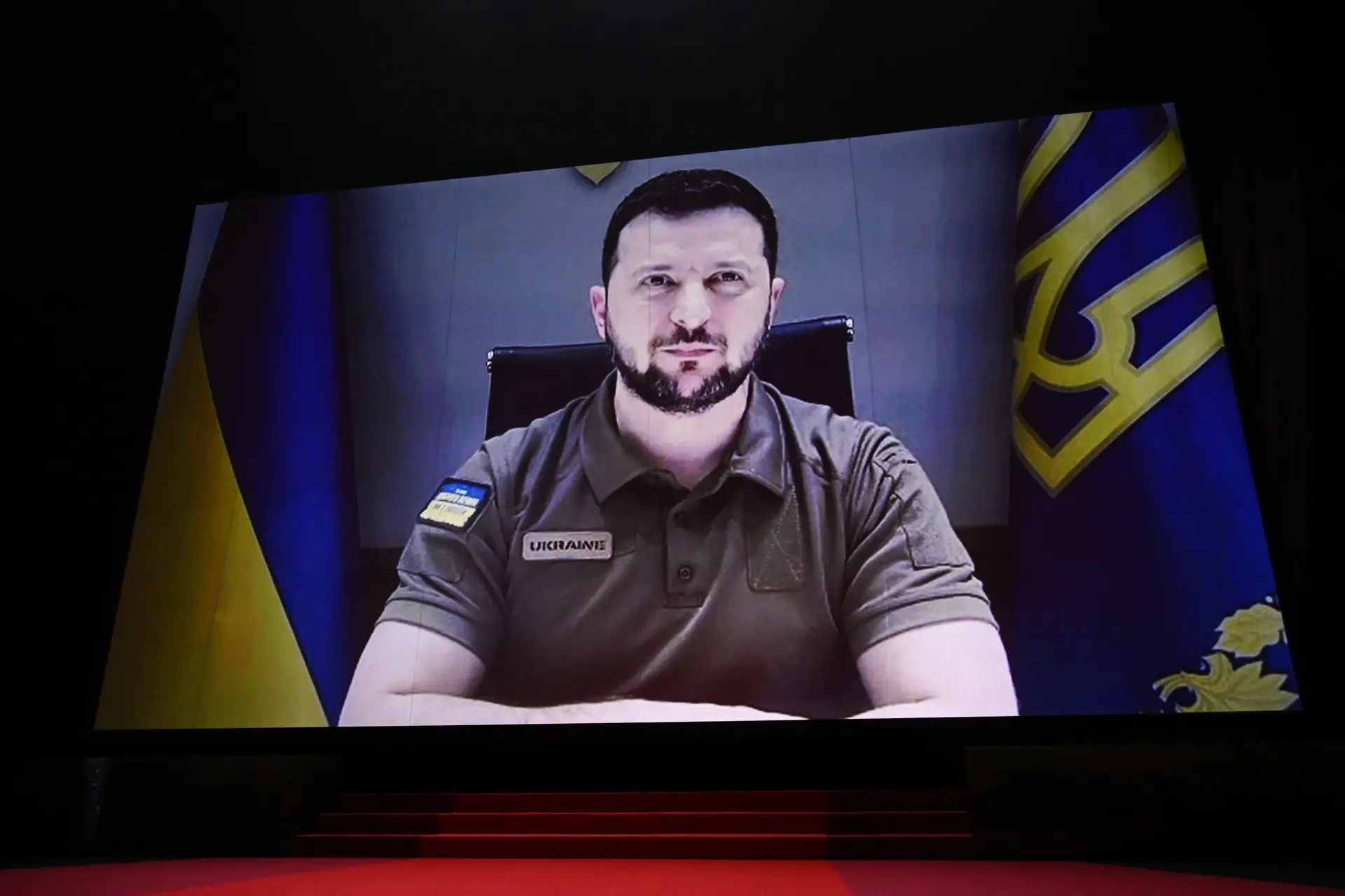 Guerra na Ucrânia: Zelensky pede que se continue a lutar