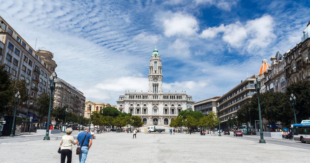 Câmara do Porto recolhe peças religiosas do demolido Convento de Francos