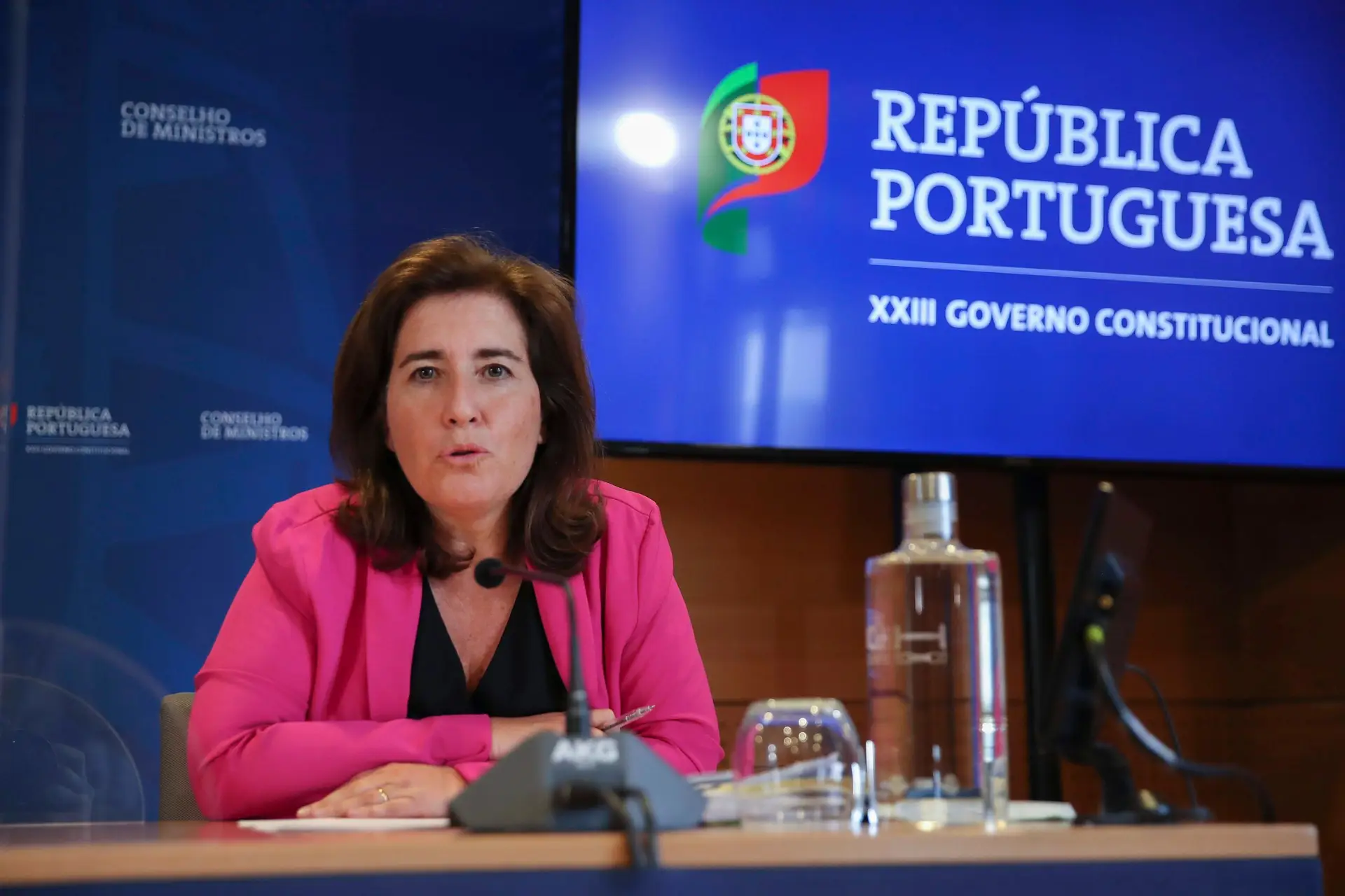 Ministra da Segurança Social recusa quaisquer cortes de apoio alimentar e afirma que está a ser feita uma reavaliação das necessidades