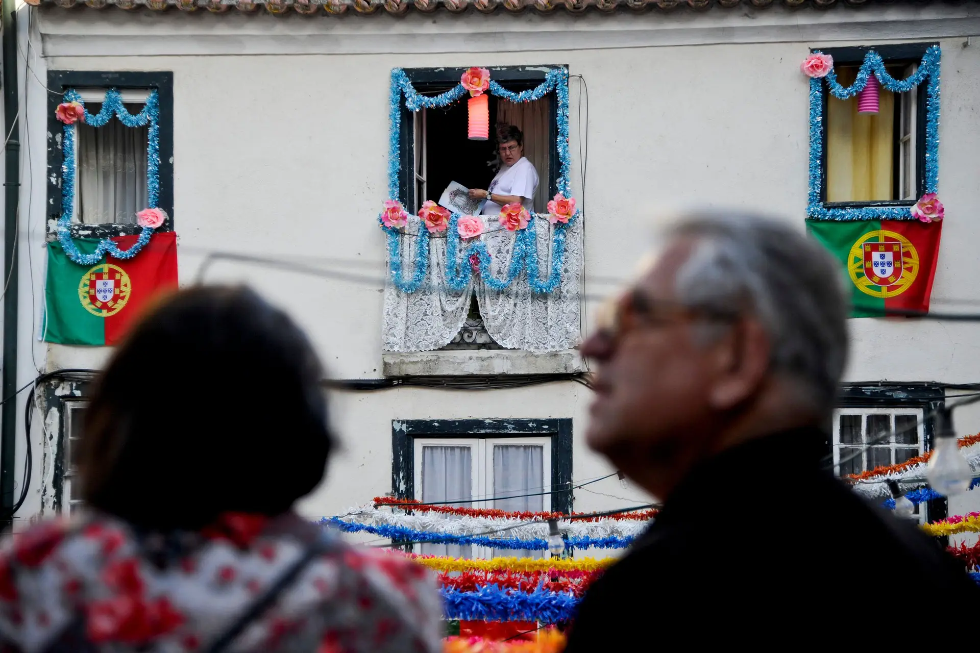 Festas populares podem resultar em 350 mil contágios diretos de covid-19