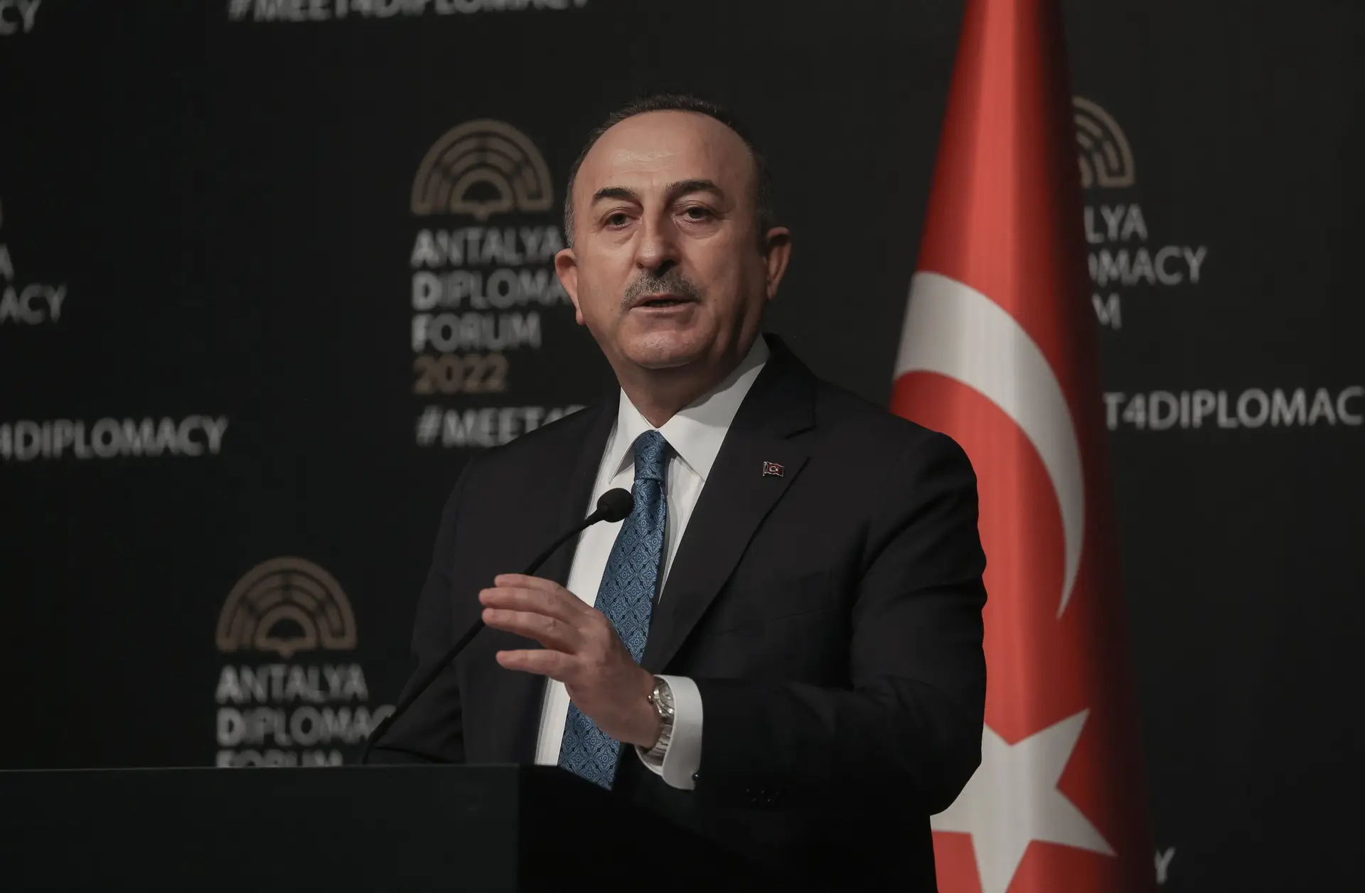 Turquia oferece-se para escoltar navios mercantes e facilitar exportações de cereais