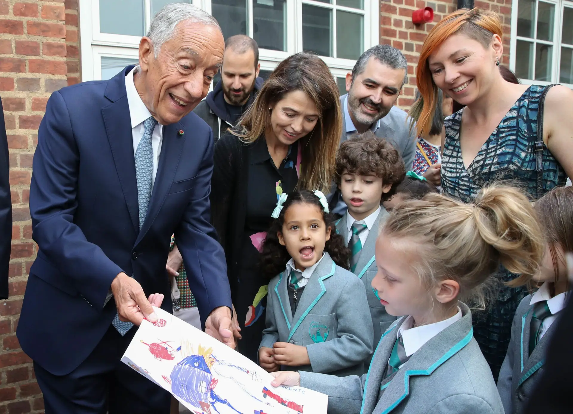Marcelo visita escola anglo-portuguesa e hospital em Londres