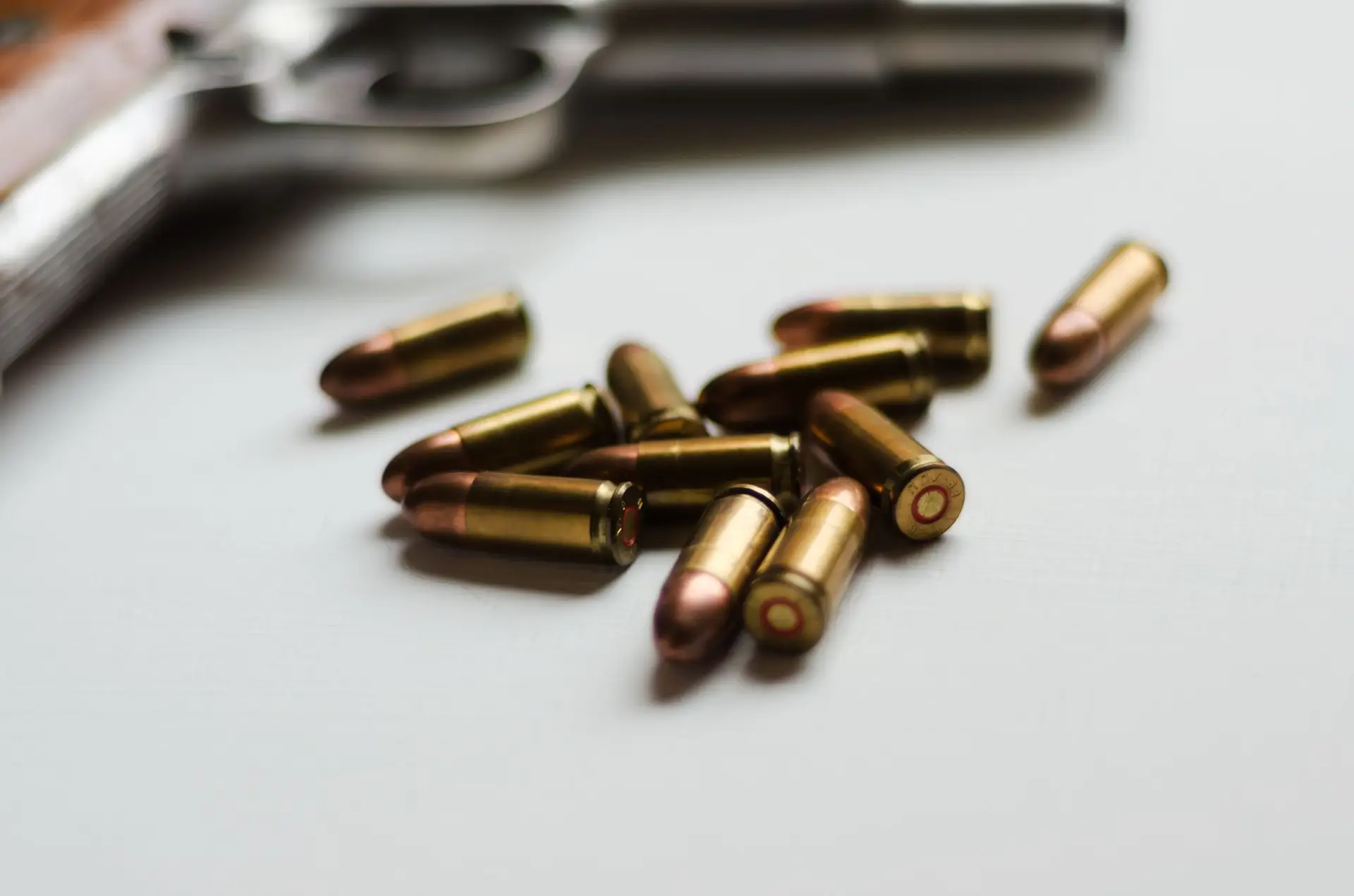 Acesso a armas de fogo nos EUA: Democratas e Republicanos anunciam “acordo mínimo”