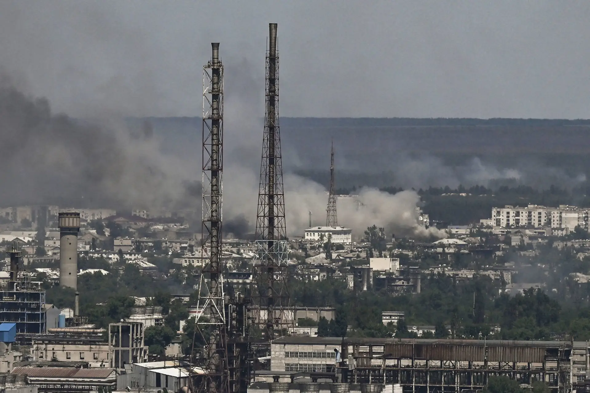 Guerra na Ucrânia: 500 pessoas estão abrigadas na fábrica Azot em Severodonetsk