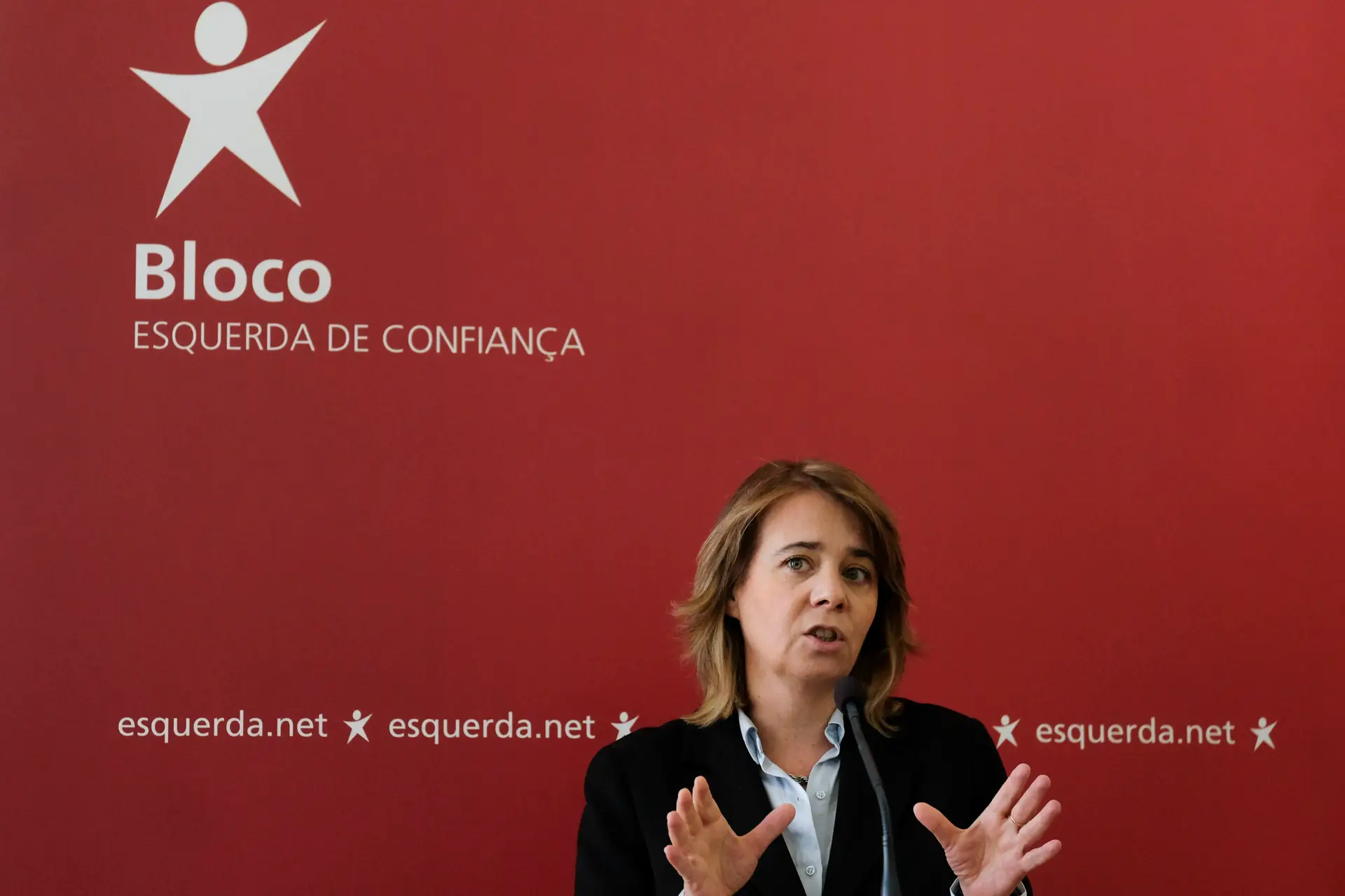 Catarina Martins condena o Governo e apresenta duas solu es para