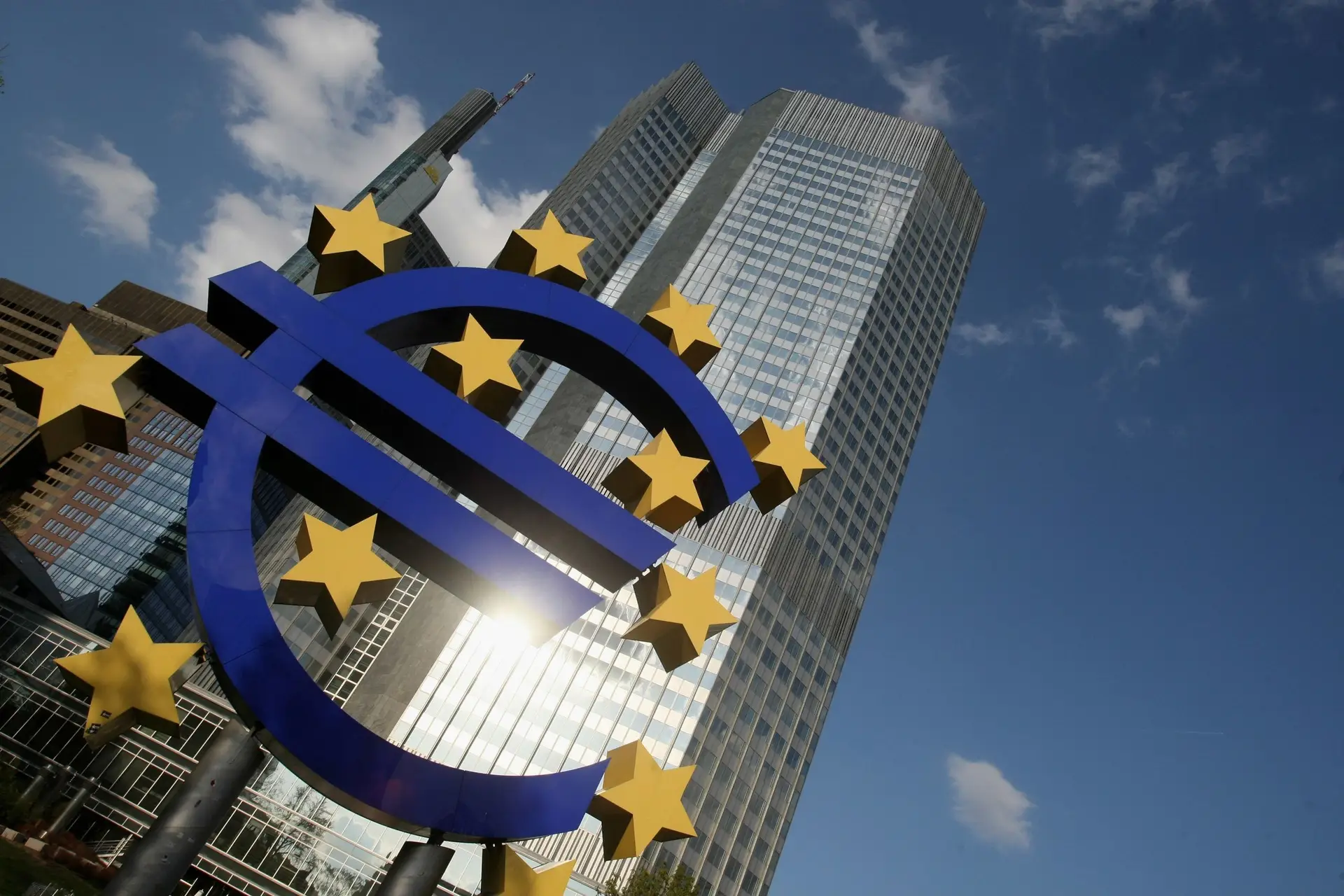 Banco Central Europeu vai voltar a comprar dívida pública dos países mais endividados da zona euro