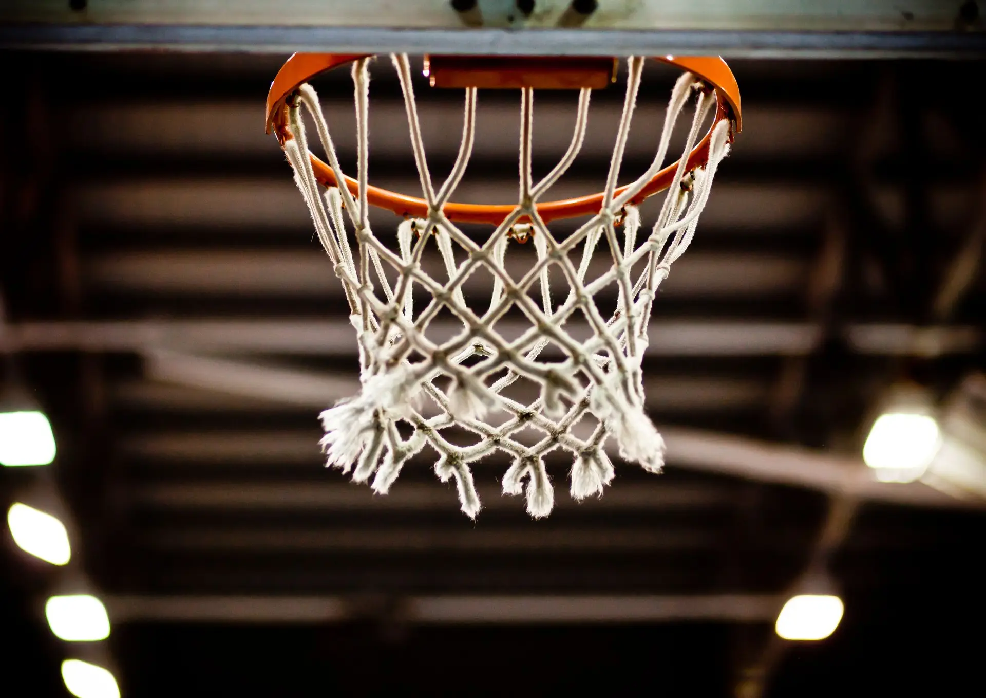 Clubes russos de basquetebol afastados da Euroliga e Eurotaça