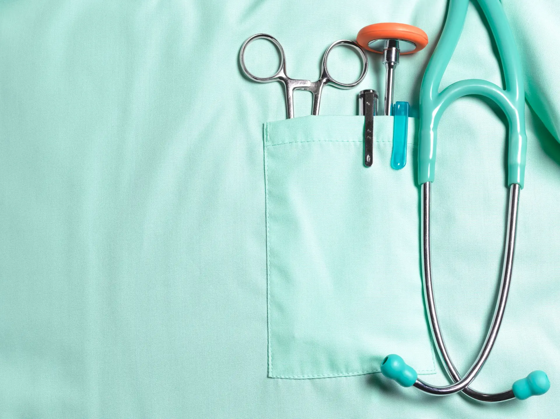 É “irresponsável” manter as urgências abertas quando há falta de médicos