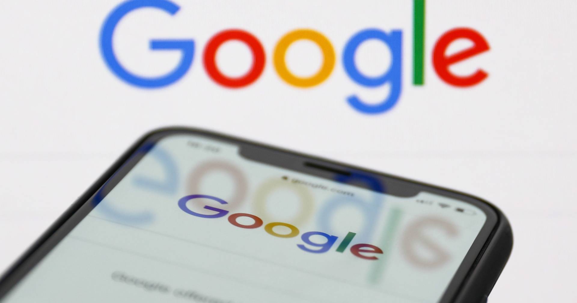 Google celebra su 25 aniversario y lanza globos y confeti de colores en el buscador