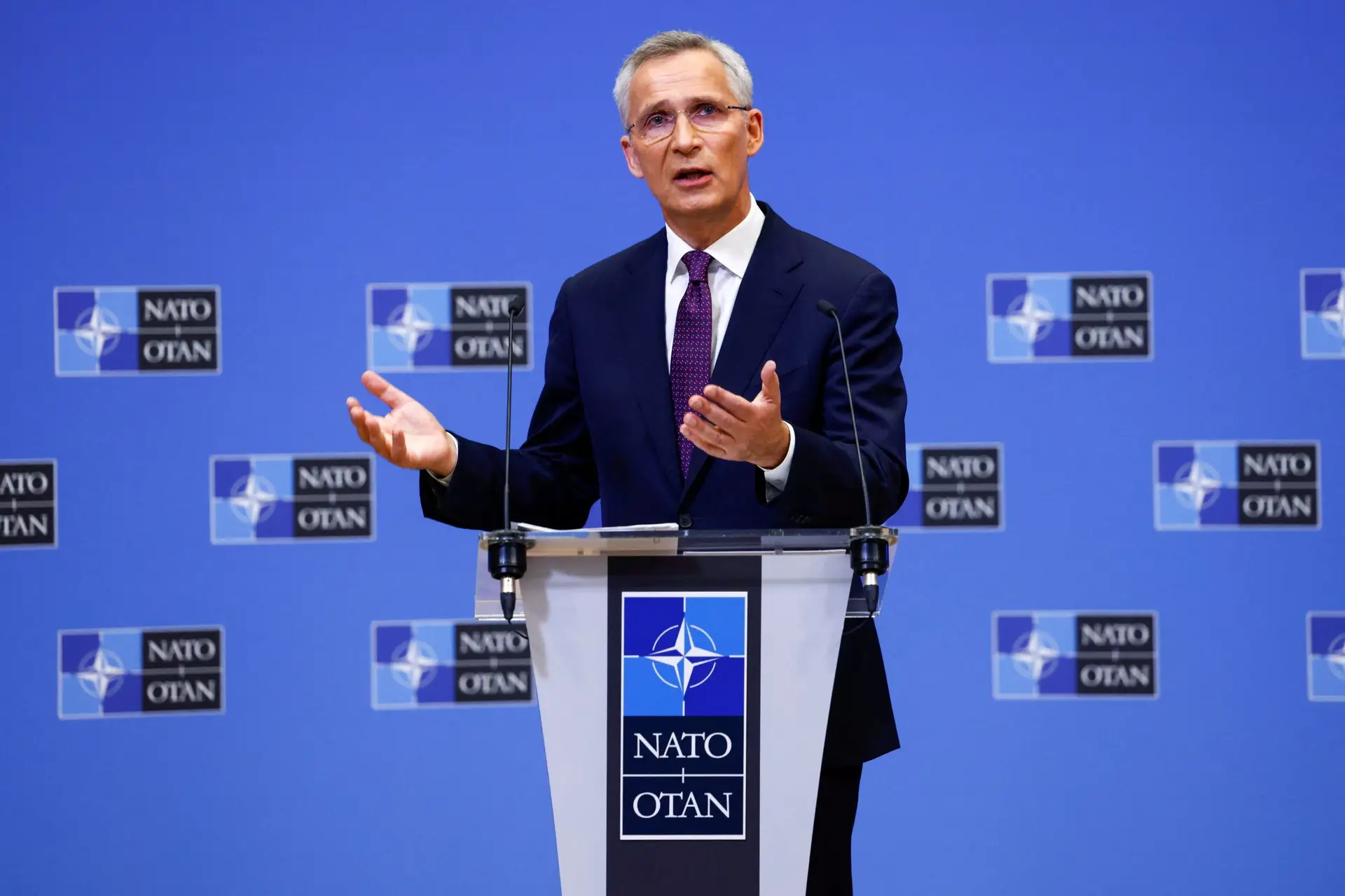 Guerra na Ucrânia: NATO continuará a apoiar Kiev 