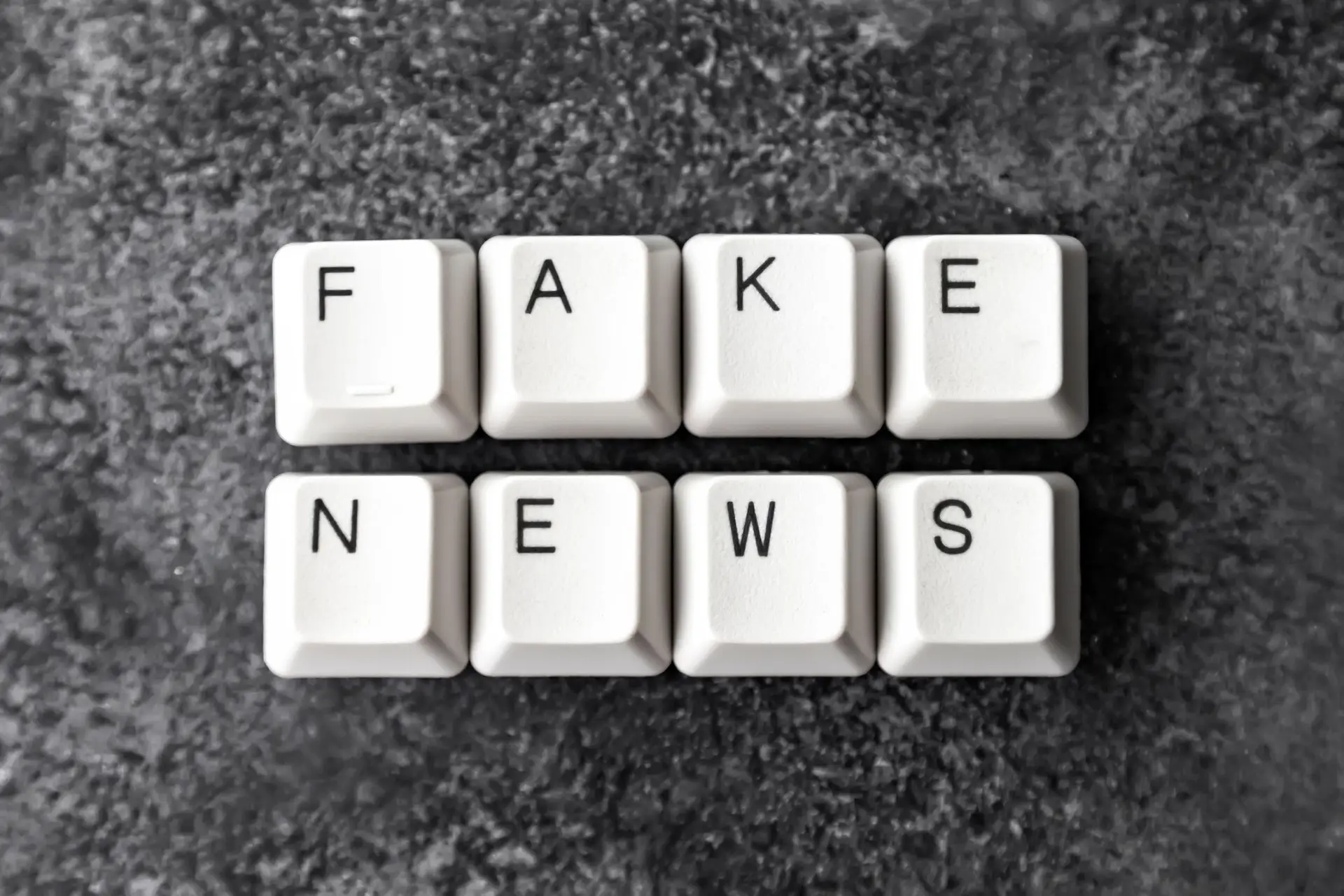 Fake News: Bruxelas atualiza código de conduta e inclui lições da guerra