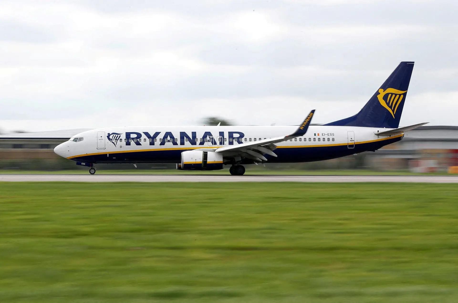 Greve de pilotos na Bélgica obriga Ryanair a cancelar 58 voos