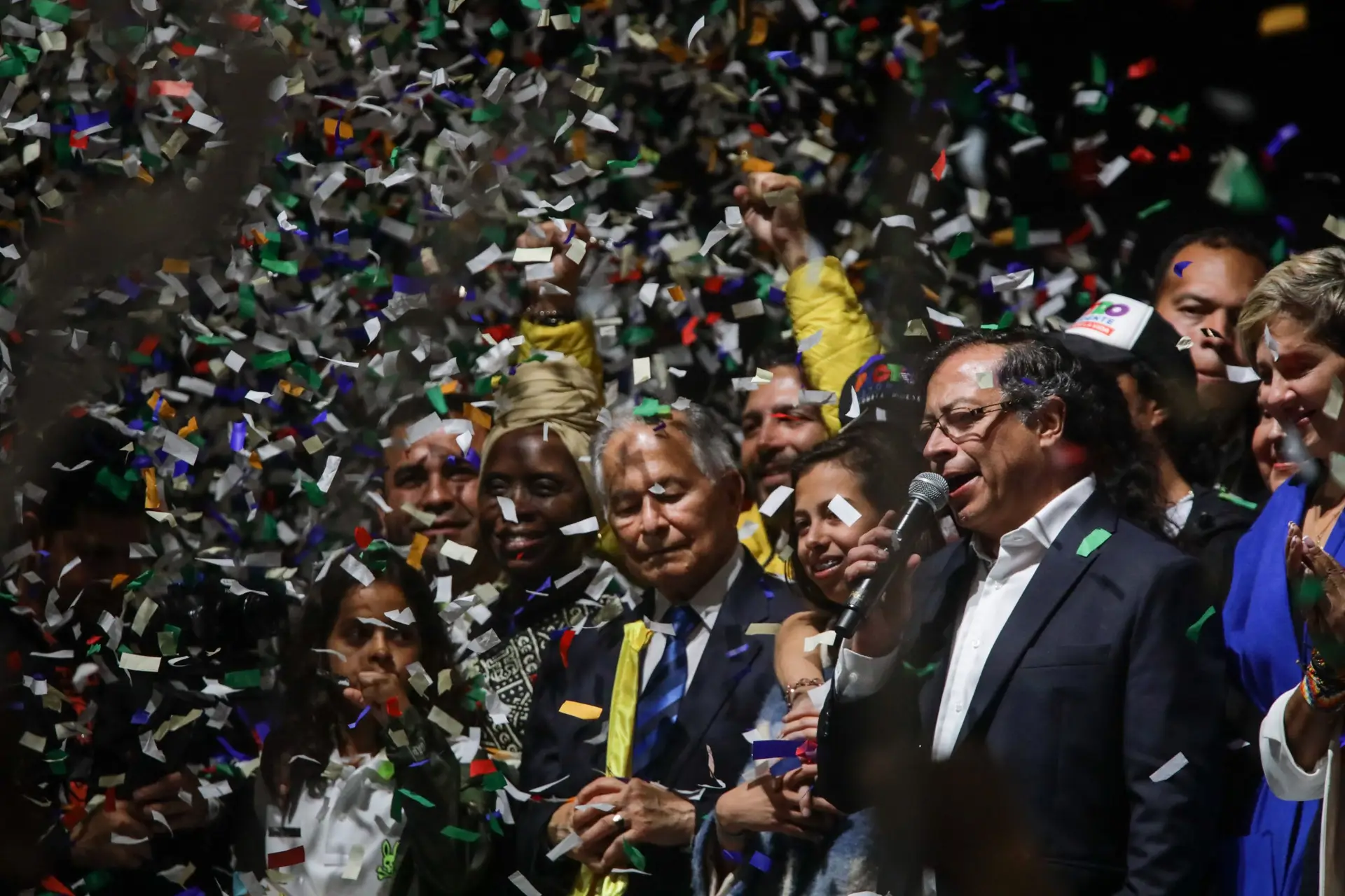 Presidente da Colômbia promete edificar país “como uma potência mundial da vida”