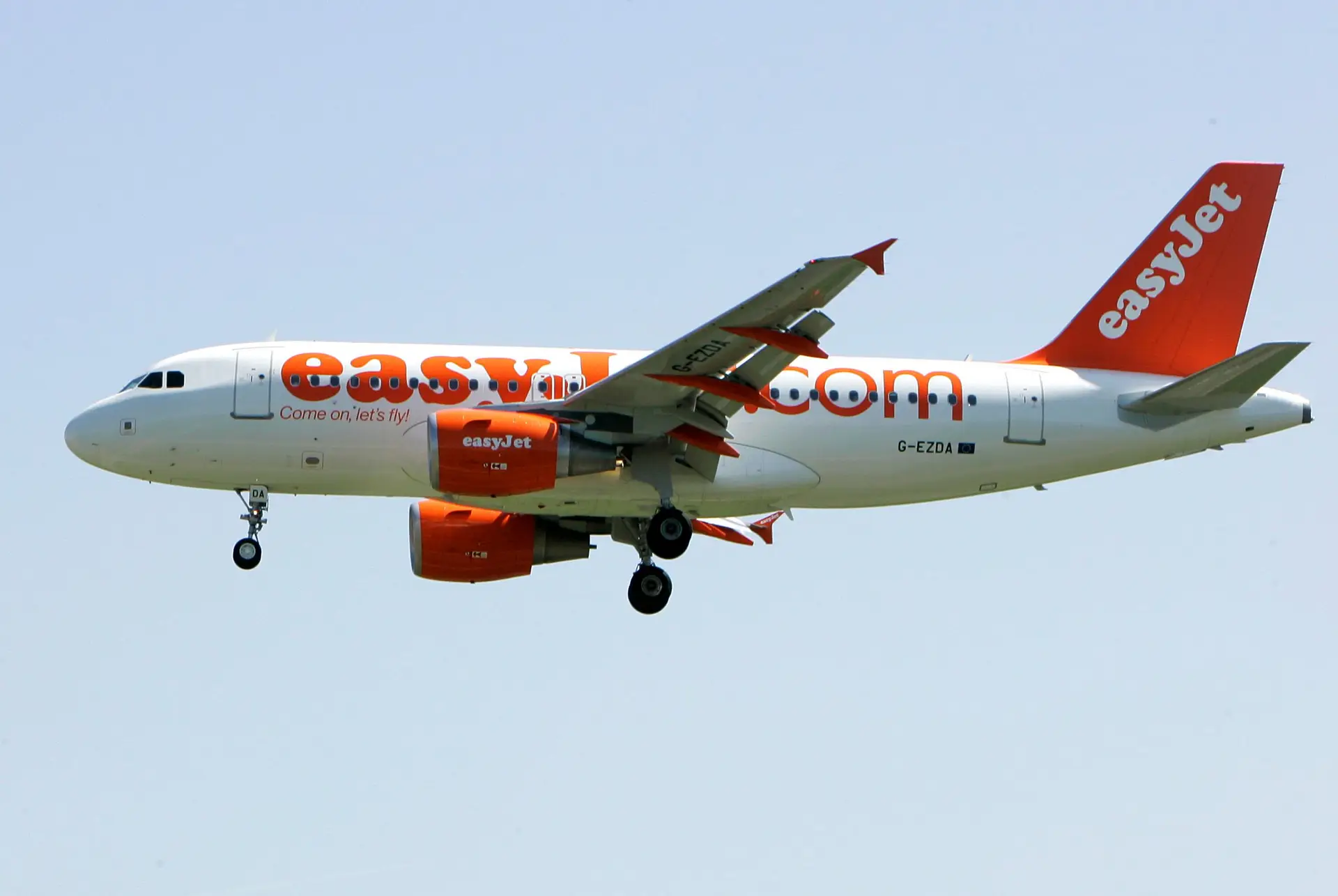 Tripulantes de cabine da EasyJet cumprem quarto dia de greve