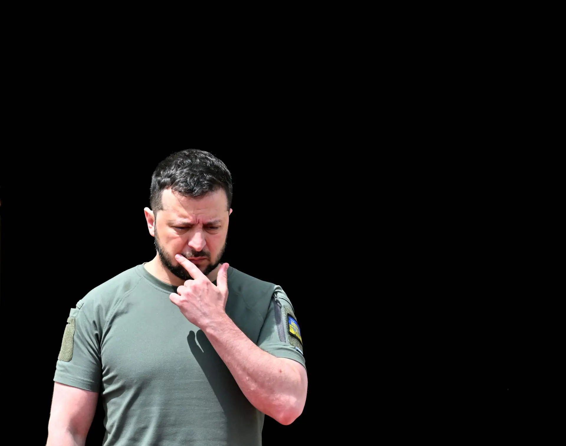 Zelensky visitou Lyssychansk em segredo, cidade está isolada e sob fogo intenso