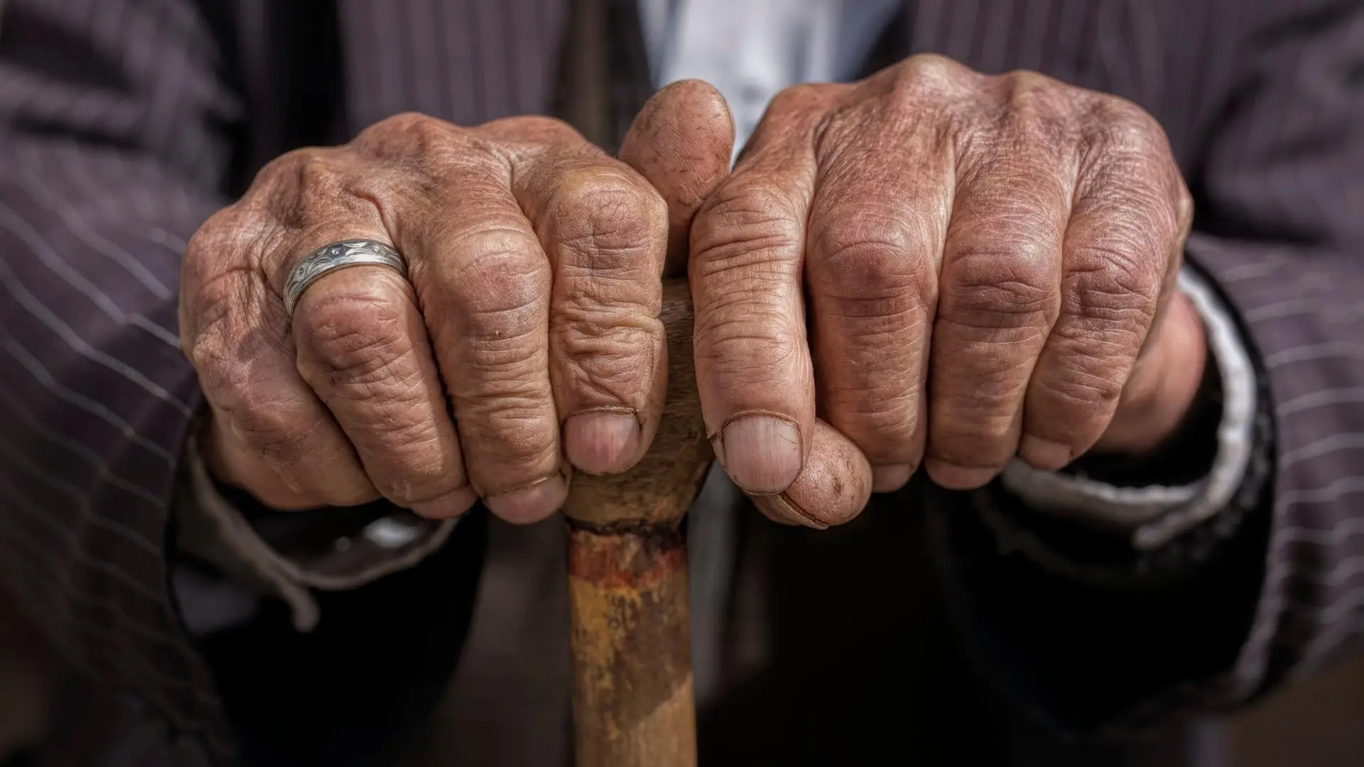 Há mais idosos vítimas de violência a viver com o agressor
