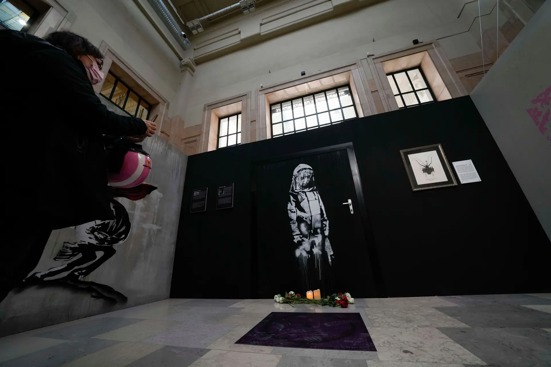 Oito homens condenados pelo roubo de obra do Bataclan atribuída a Banksy