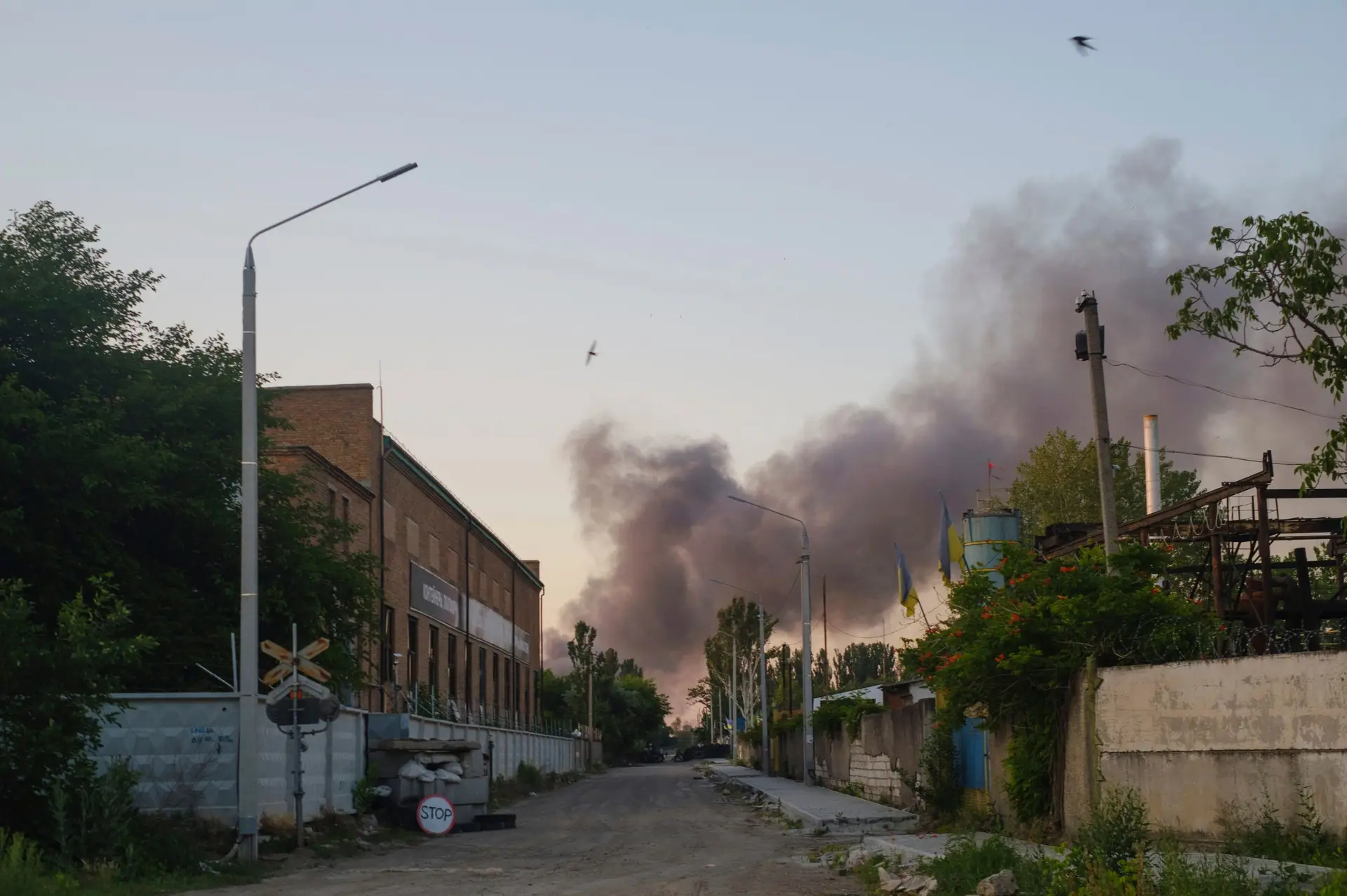 Míssil atinge edifícios em Mykolaiv, incluindo uma escola