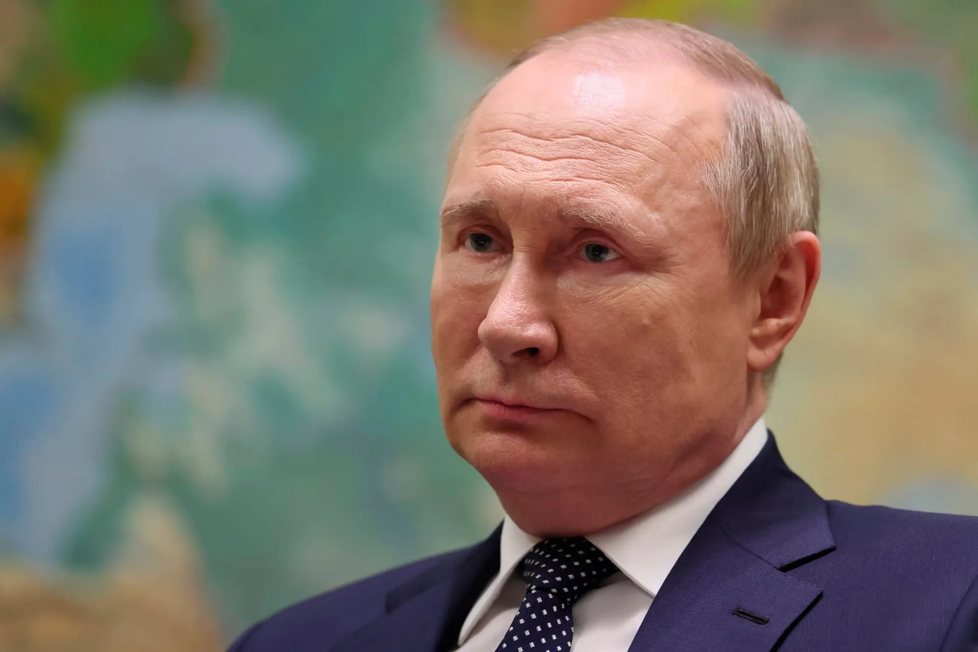 Vladimir Putin pede “cooperação honesta” para sair da crise económica global