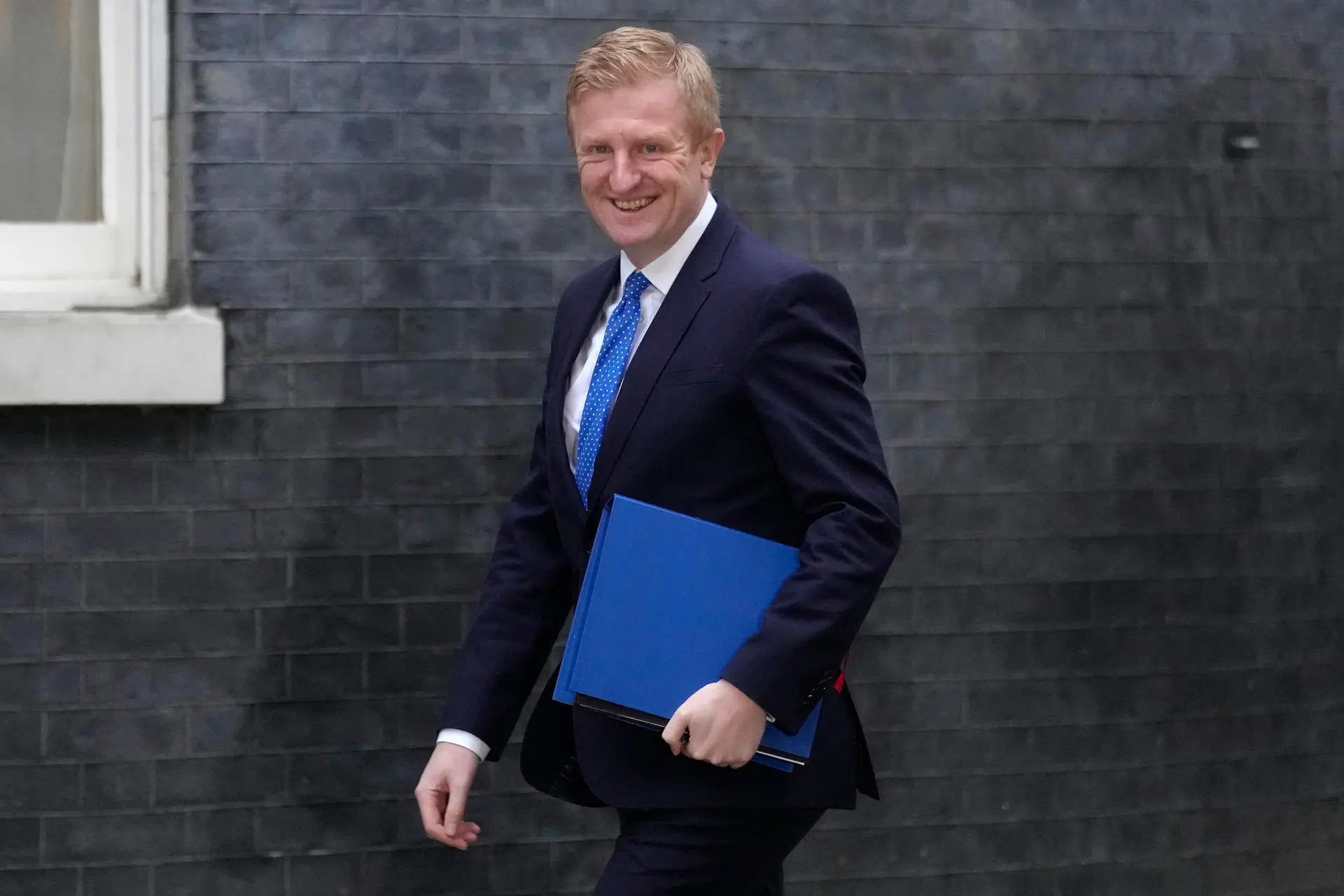 Presidente do Partido Conservador britânico demite-se após resultados eleitorais “muito maus”
