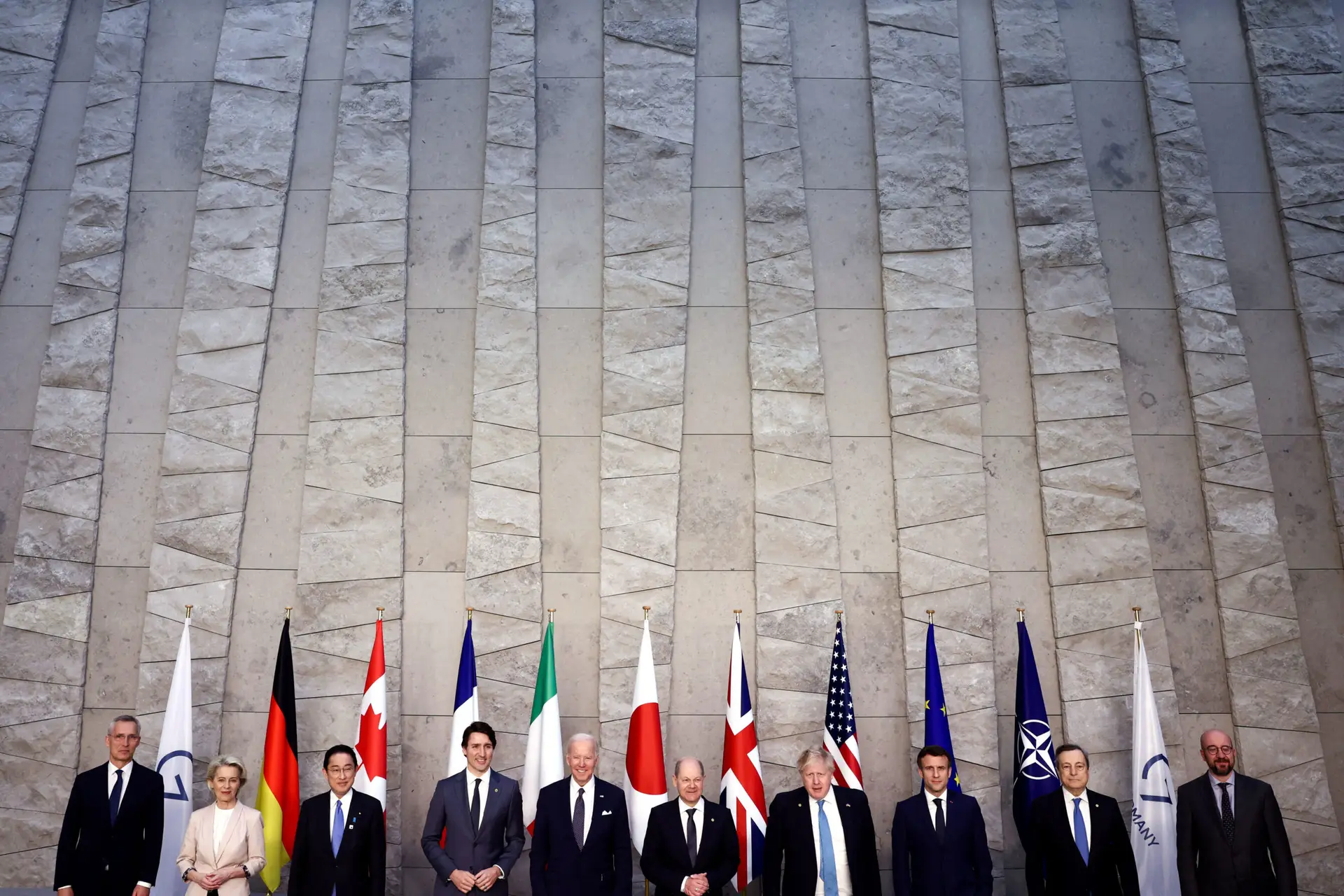 Líderes dos G7 discutem apoio à Ucrânia, alterações climáticas e crises alimentares e energéticas