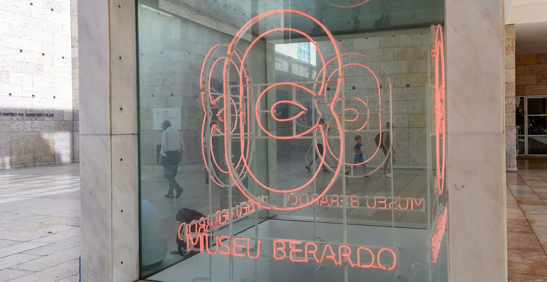 José Berardo tem "uma propensão indomável para a litigância", diz ministro da Cultura