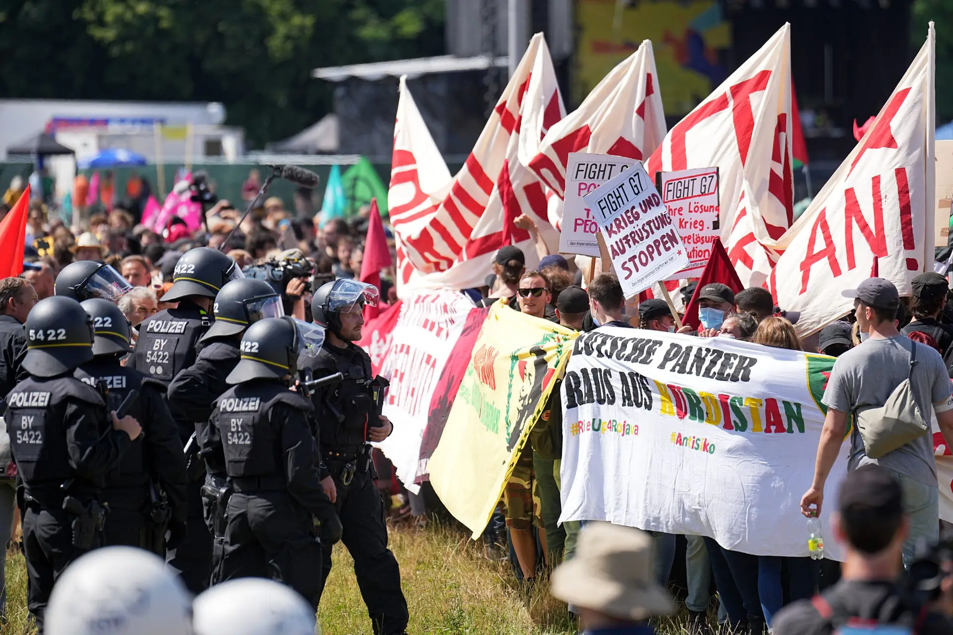 Cimeira do G7: protesto contra evento junta milhares de pessoas em Munique