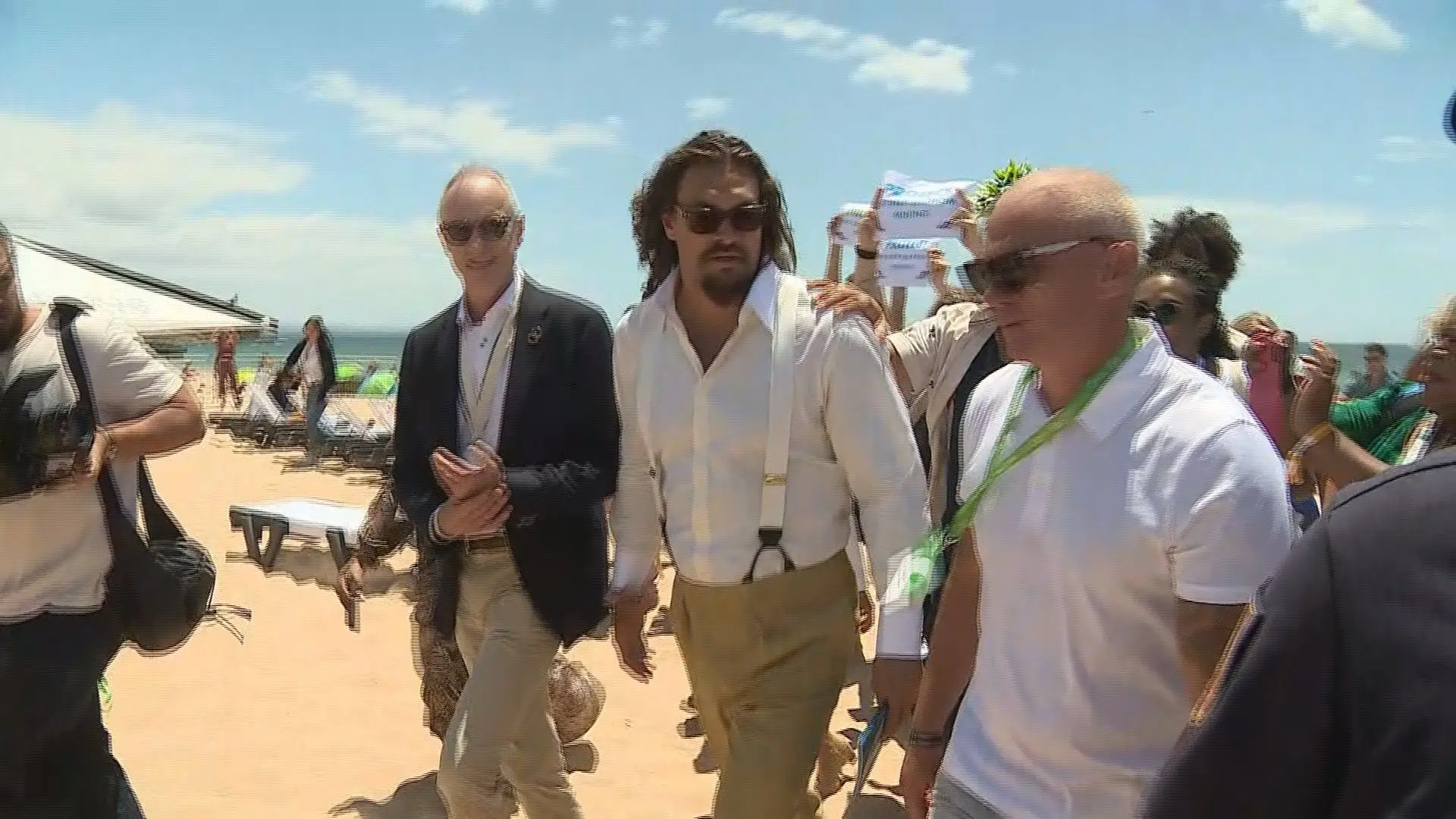 Conferência dos Oceanos da ONU em Lisboa: a aparição de Jason Momoa na praia de Carcavelos